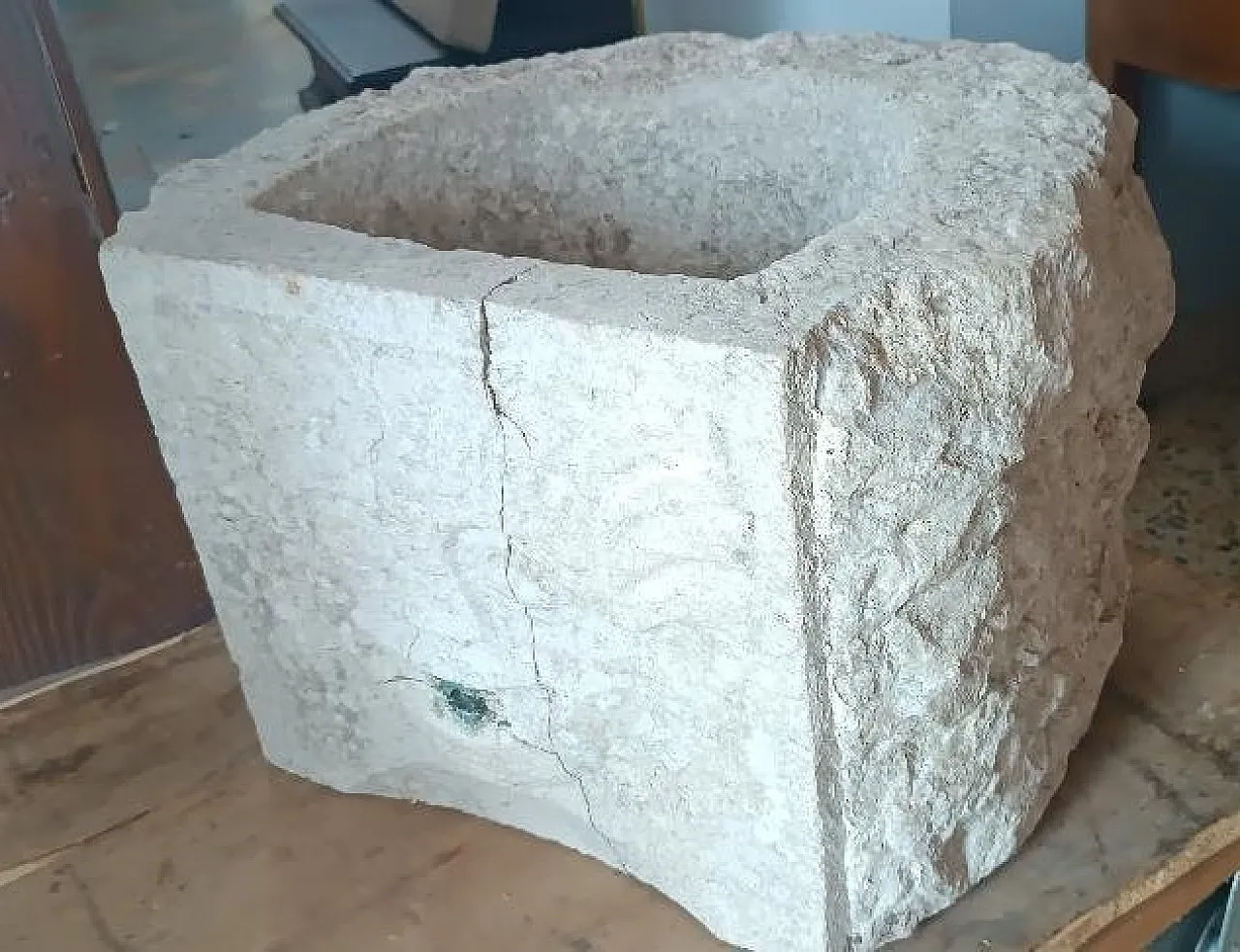 Sculpted stone fountain basin, 17th century 7