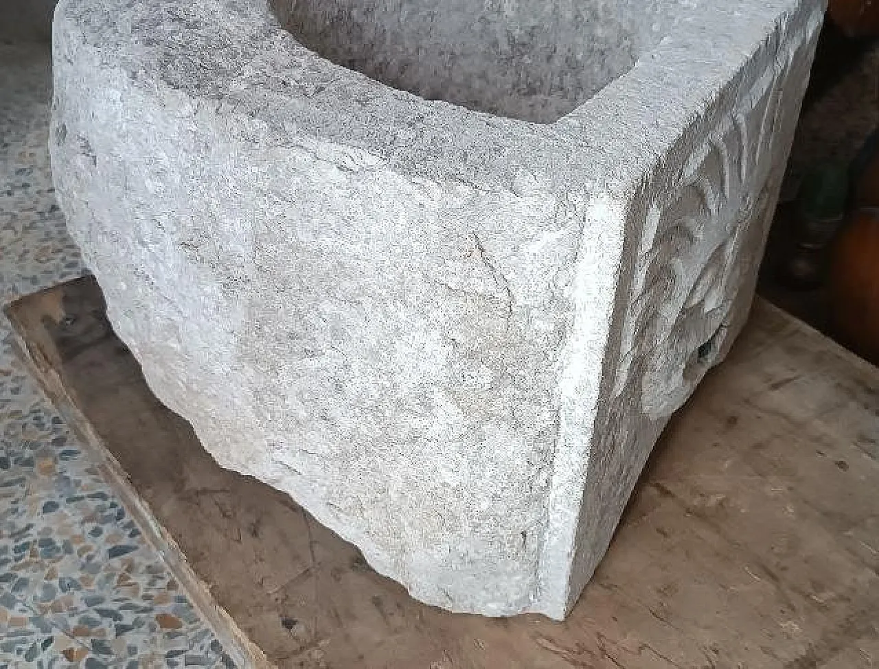 Sculpted stone fountain basin, 17th century 8