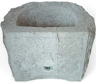Sculpted stone fountain basin, 17th century