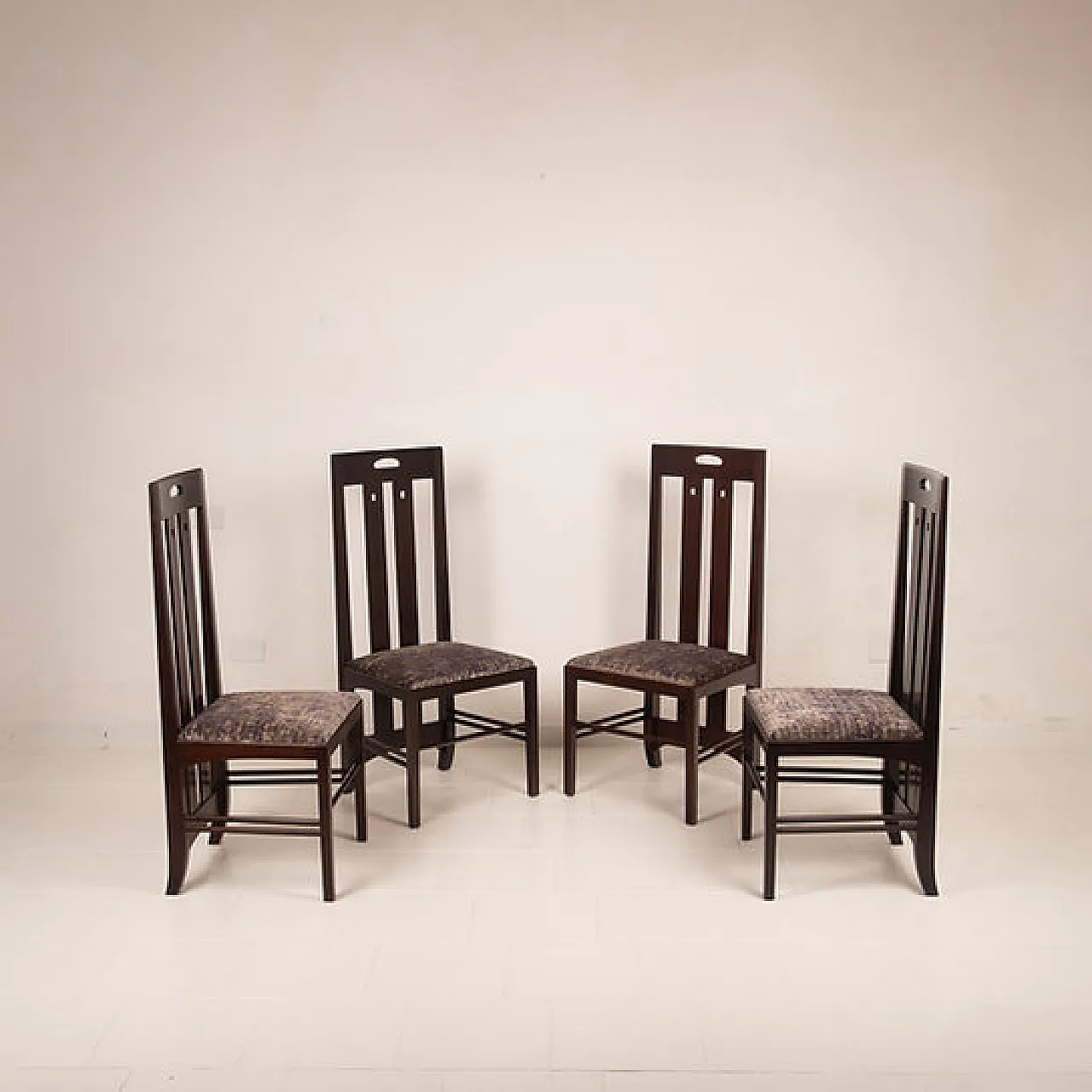 4 306 sedie basse Ingram di CR Mackintosh per Cassina, anni '80 1