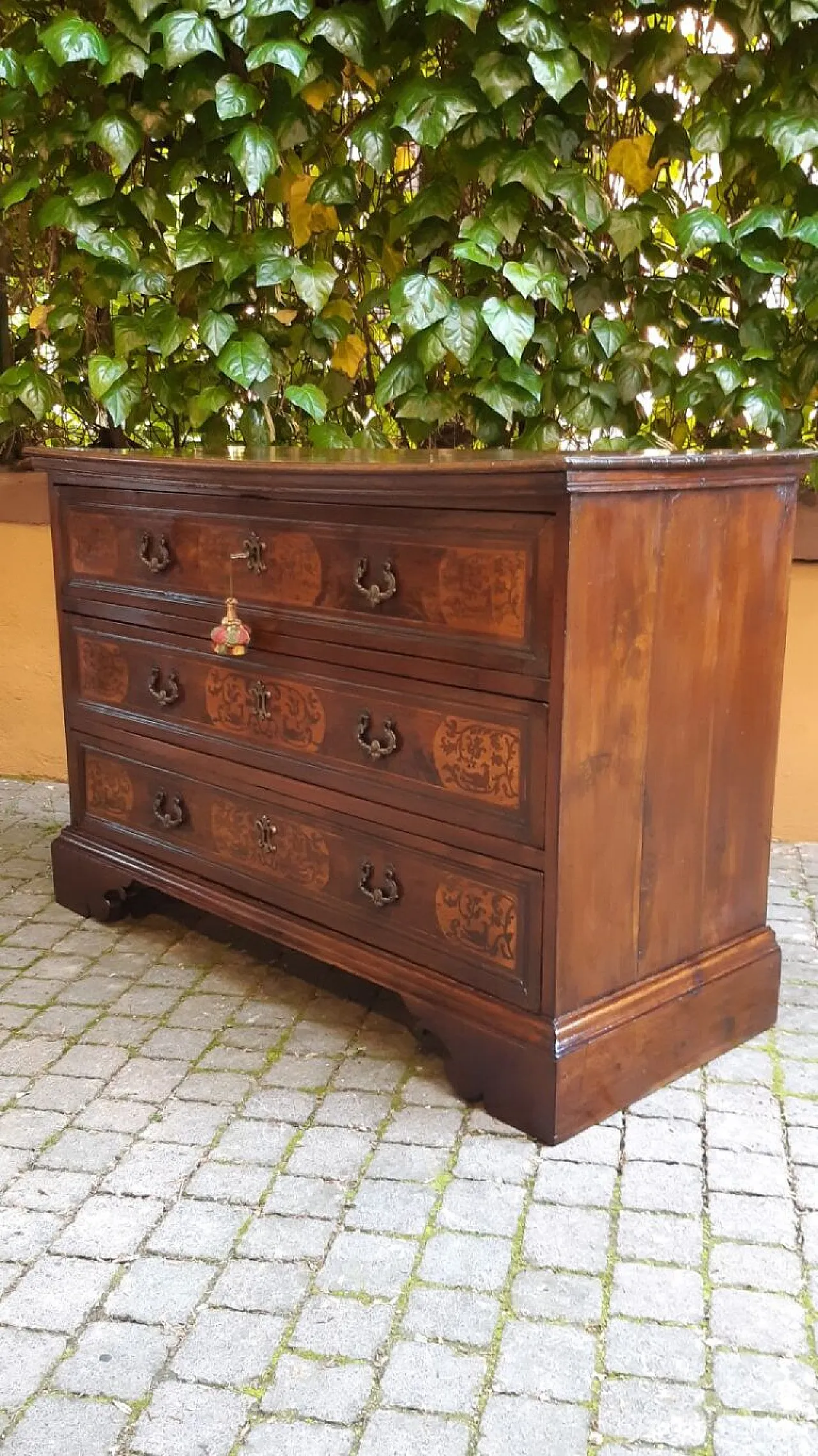 Canterano in legno di noce intarsiato, '600 6