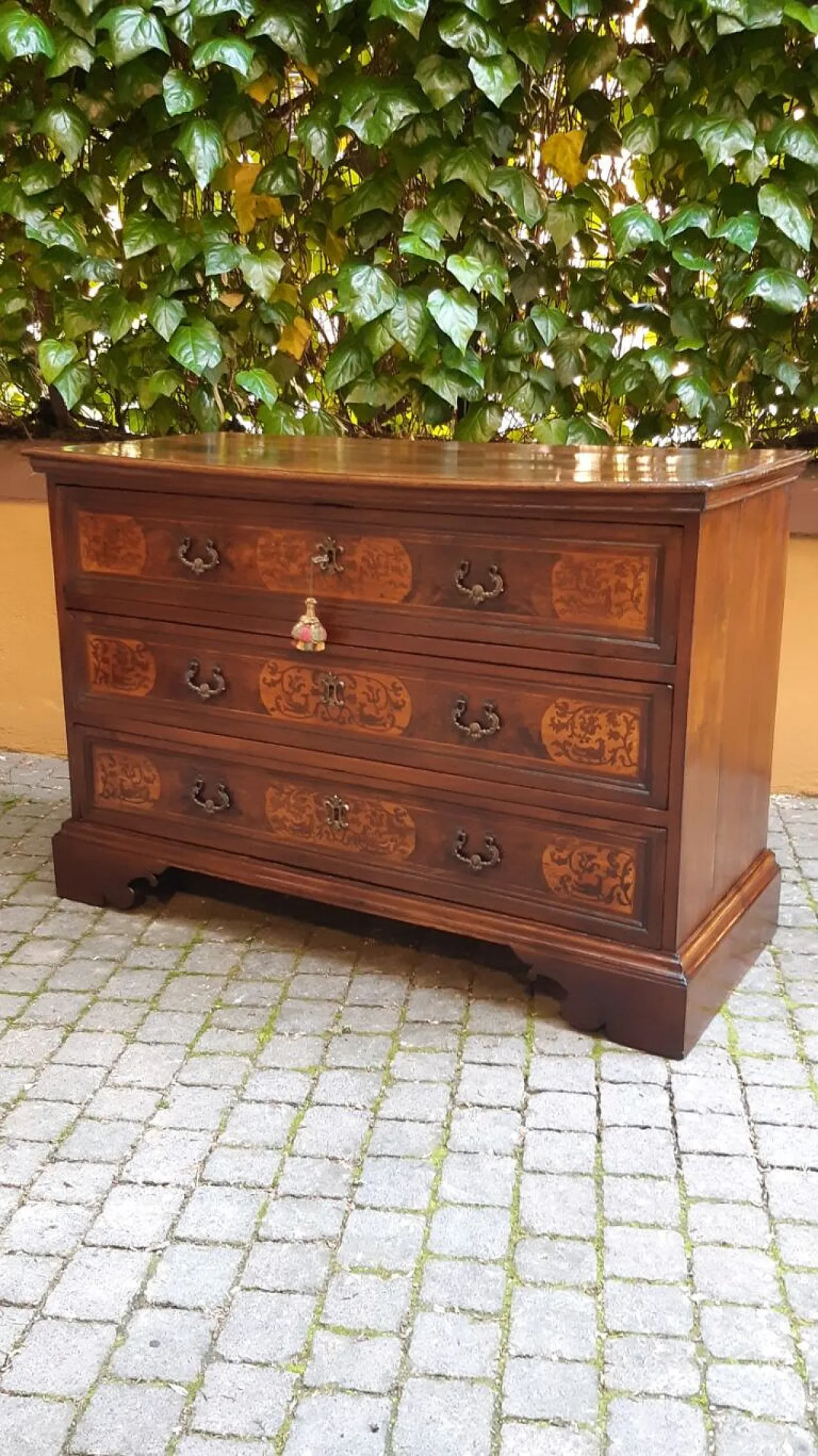 Canterano in legno di noce intarsiato, '600 7
