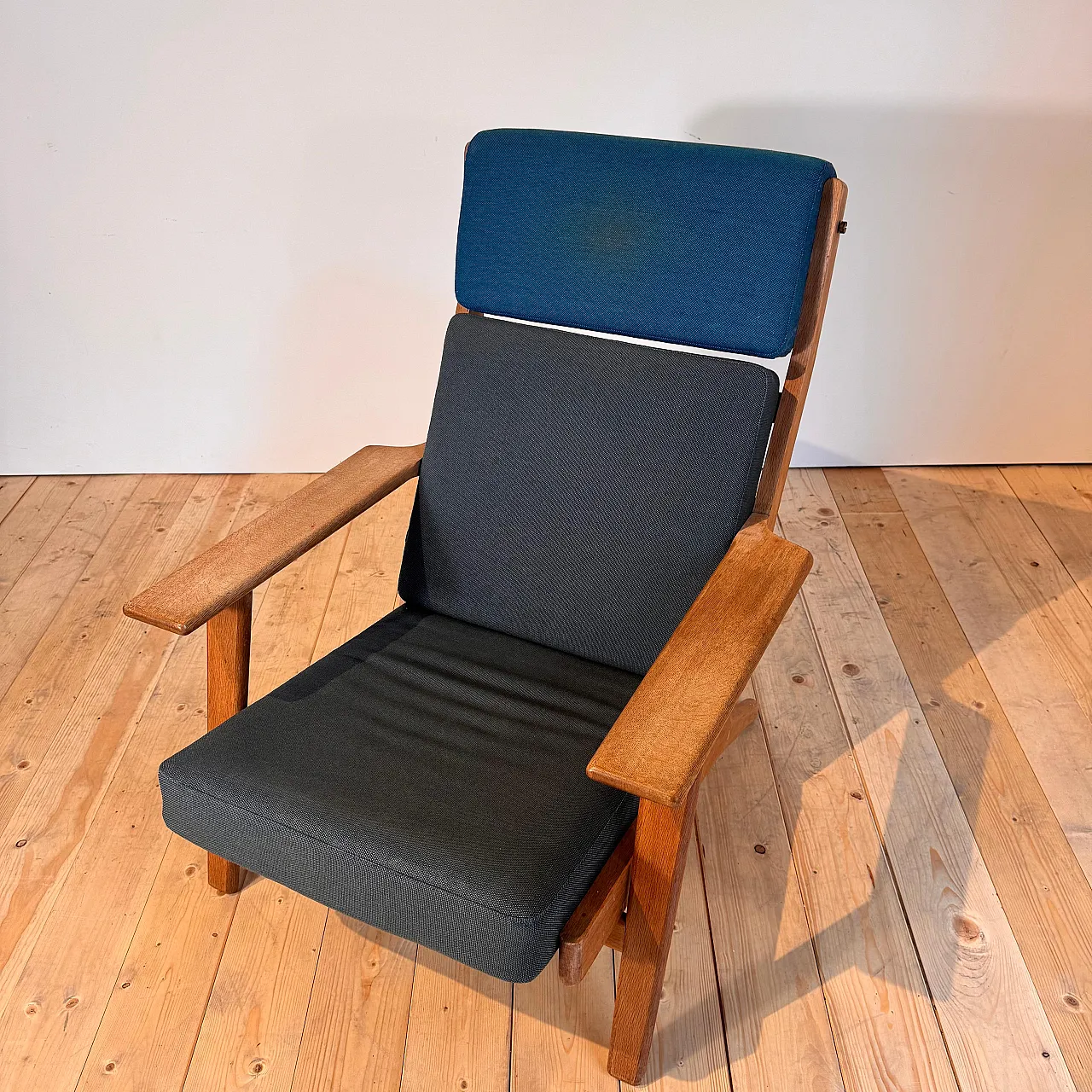 GE375 armchair by Hans J. Wegner for Getama, 1960s 3