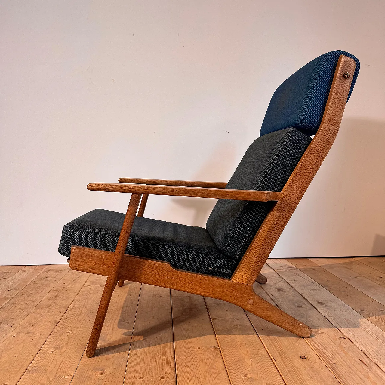 GE375 armchair by Hans J. Wegner for Getama, 1960s 4