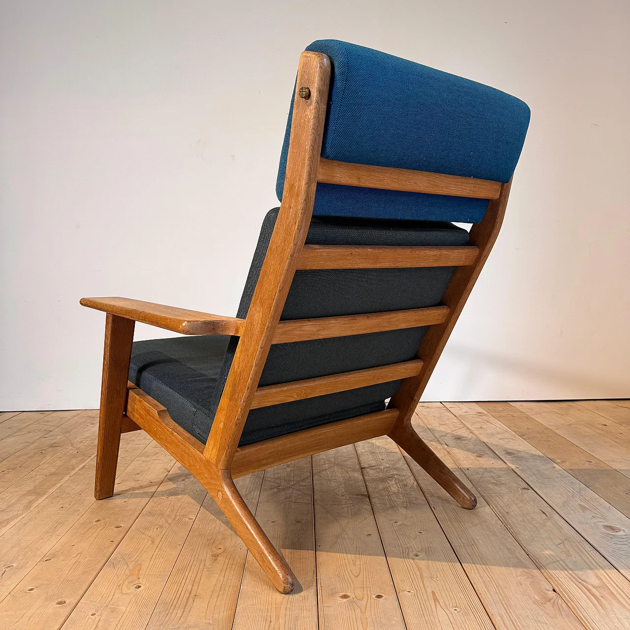 GE375 armchair by Hans J. Wegner for Getama, 1960s 5
