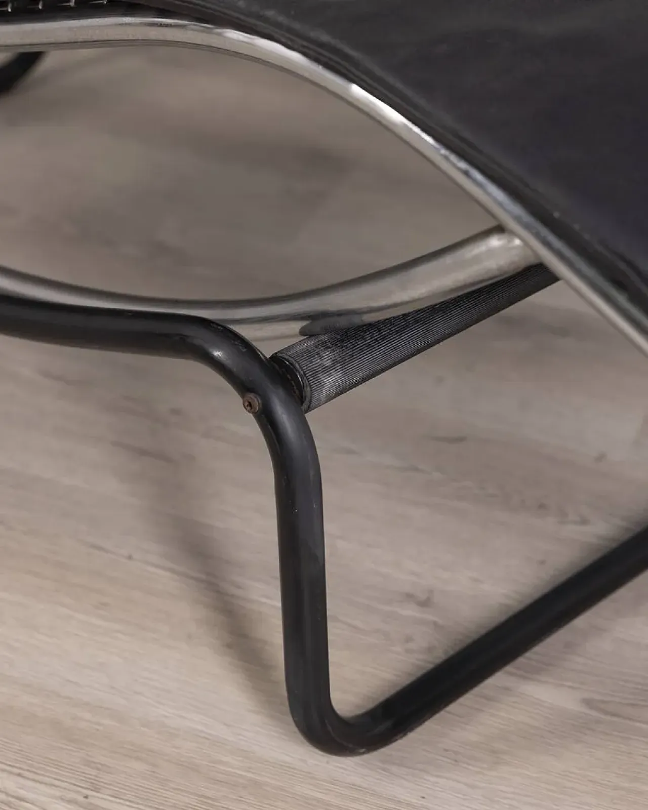 Chaise longue in metallo e pelle, anni '80 3