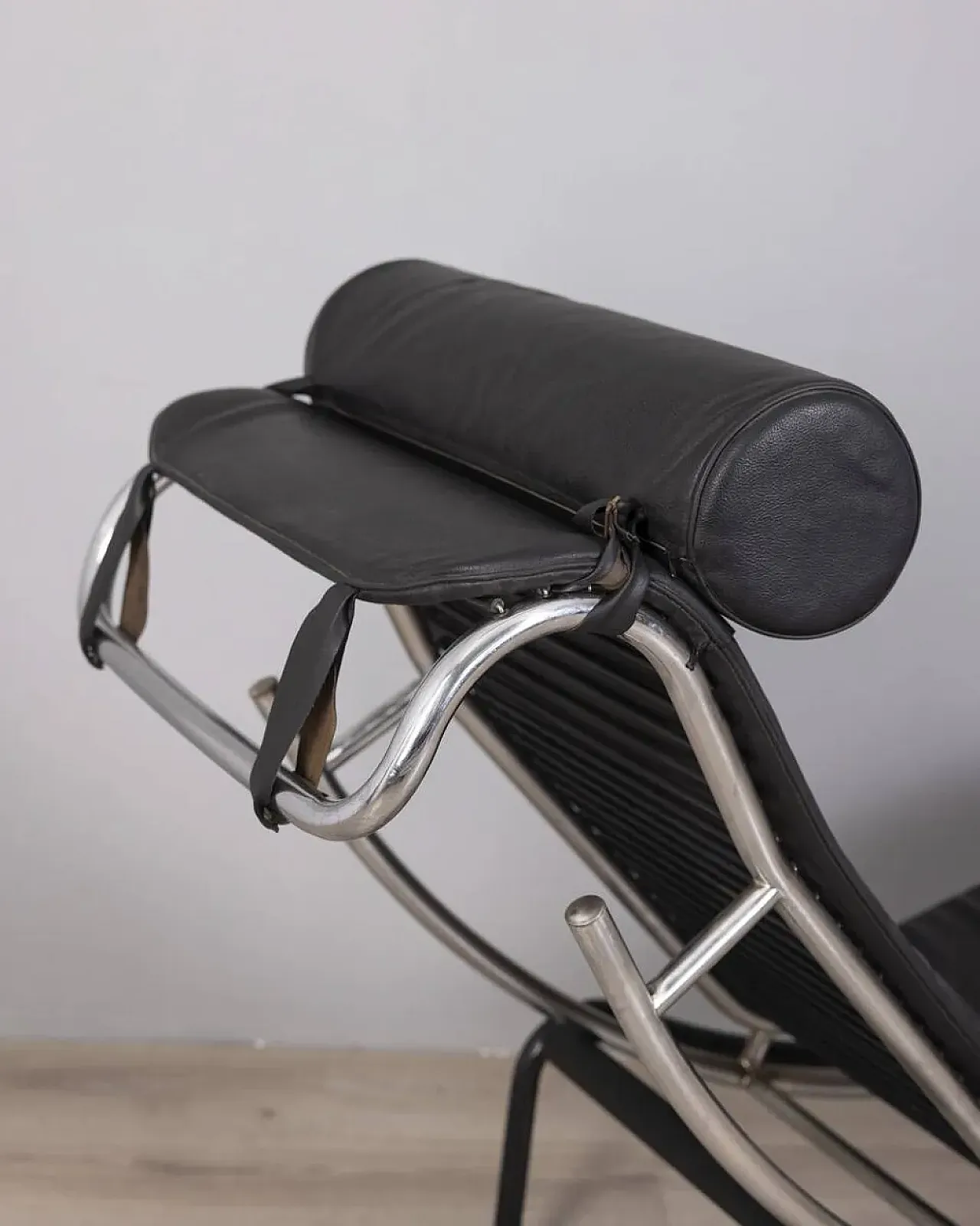 Chaise longue in metallo e pelle, anni '80 8