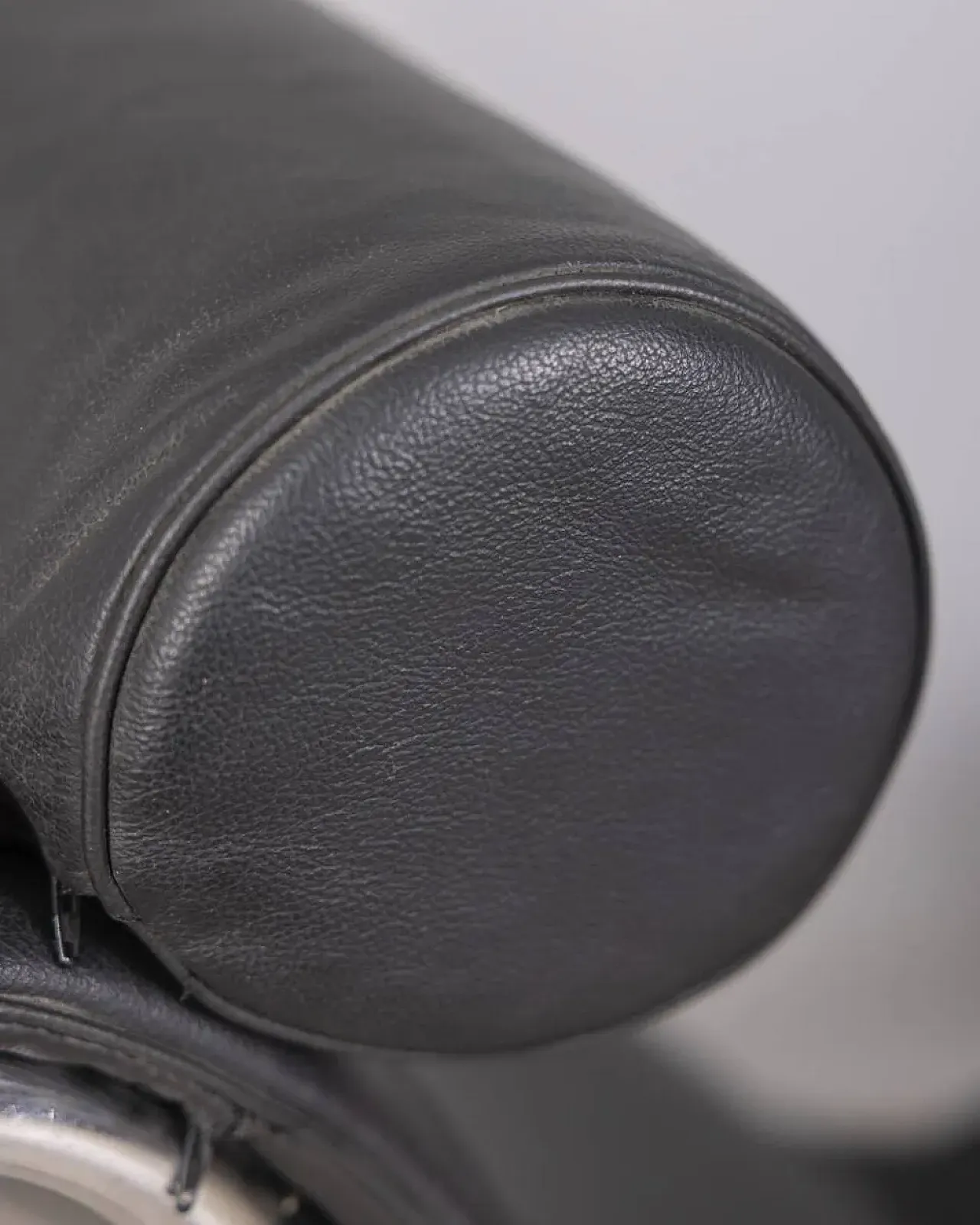 Chaise longue in metallo e pelle, anni '80 9