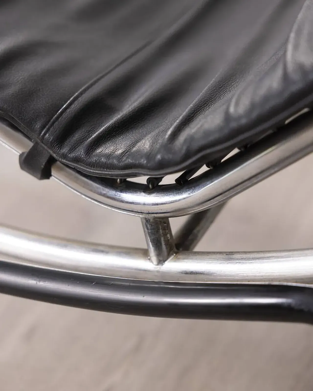 Chaise longue in metallo e pelle, anni '80 16