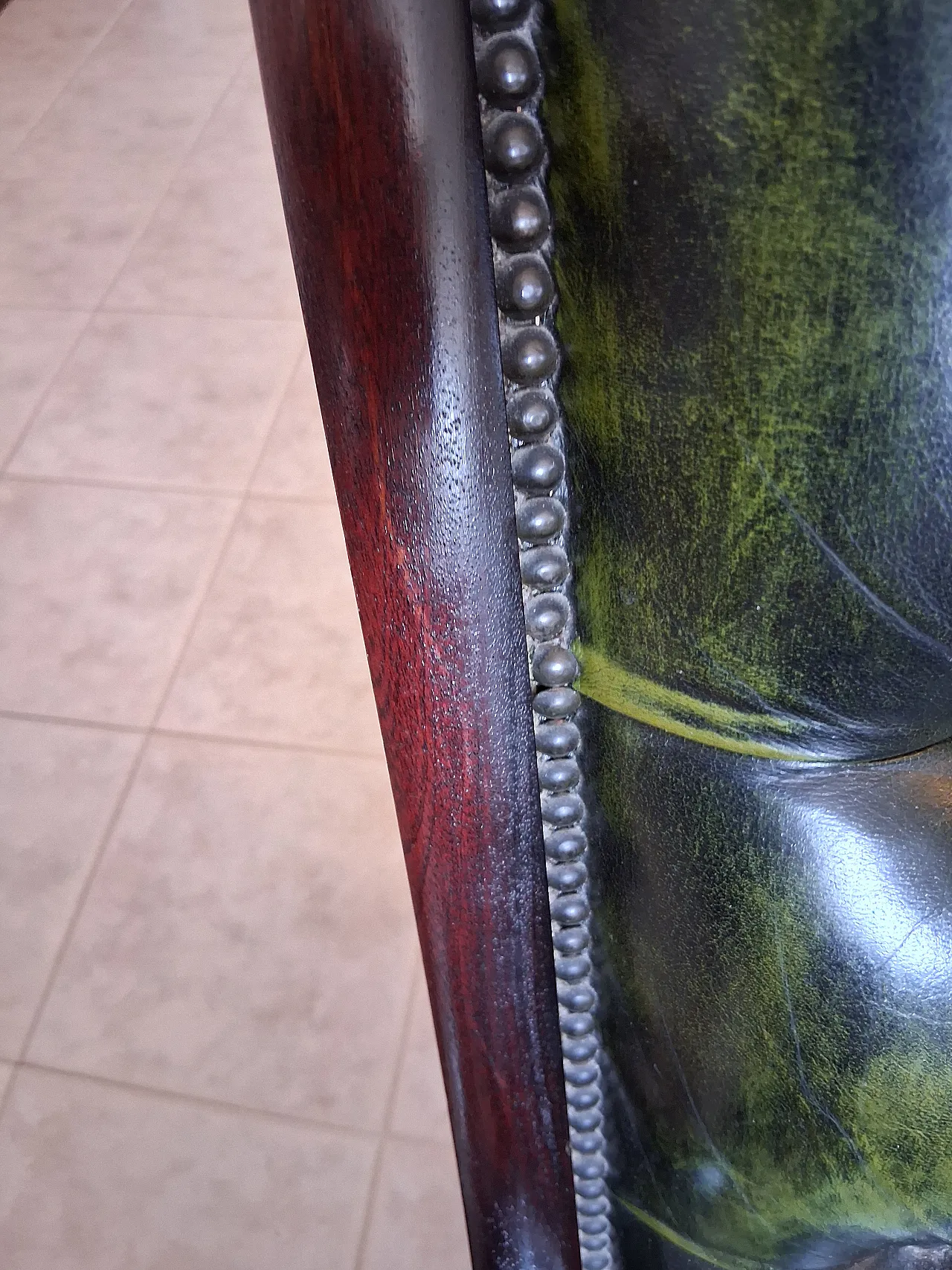 Sedia a dondolo Chesterfield in pelle e legno navale, anni '90 9