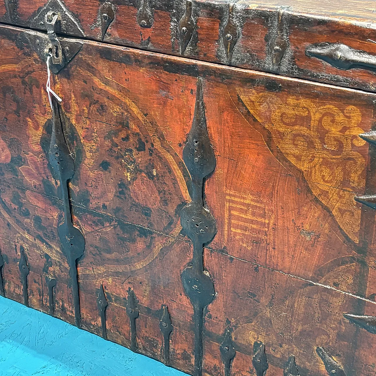 Tibetan chest painted, 19th century 4