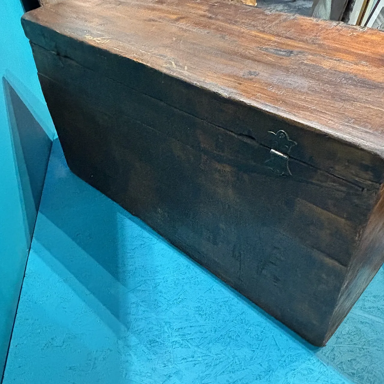 Tibetan chest painted, 19th century 10