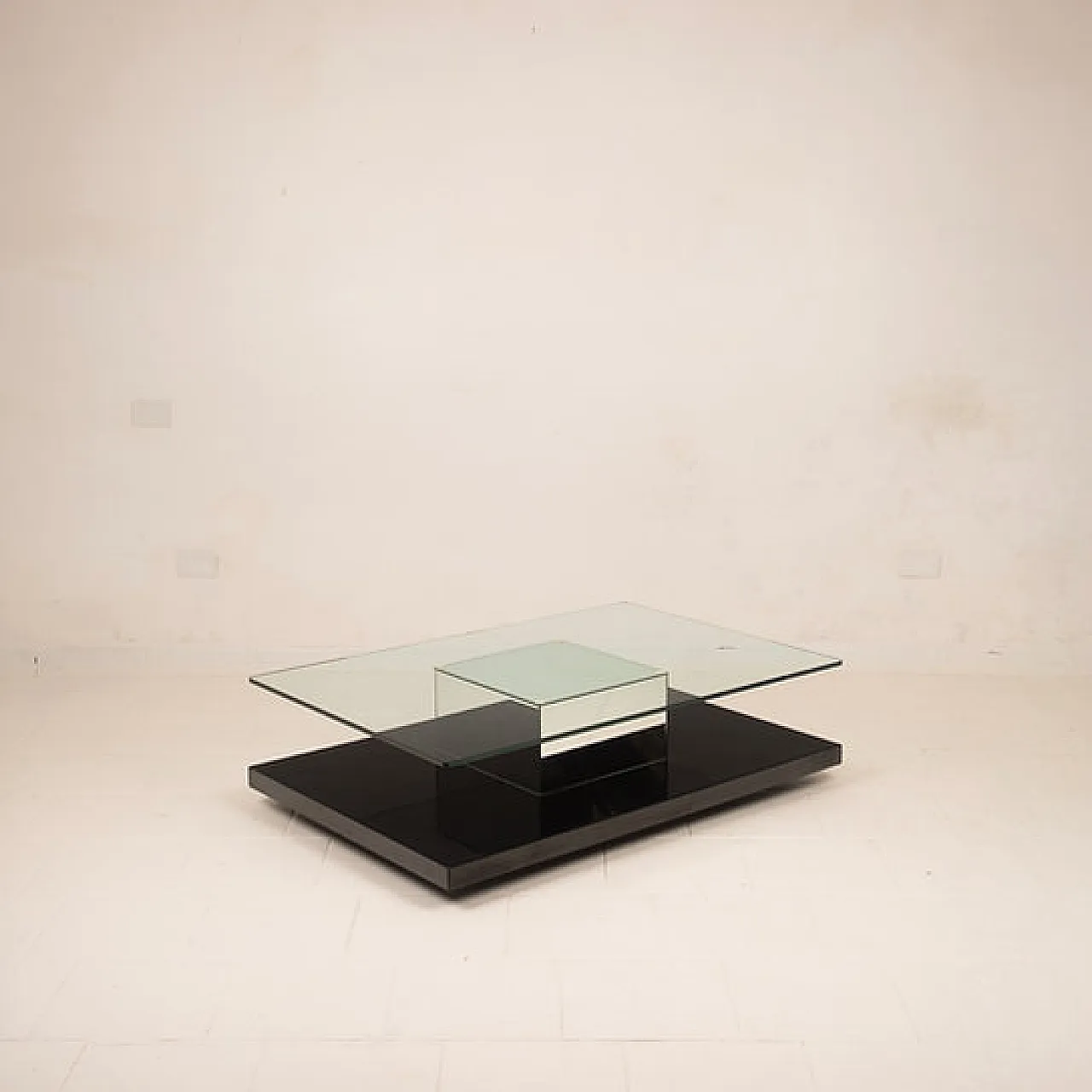 Cidue Mid Century black lacquer, mirror and glass coffee table, 1970s 1