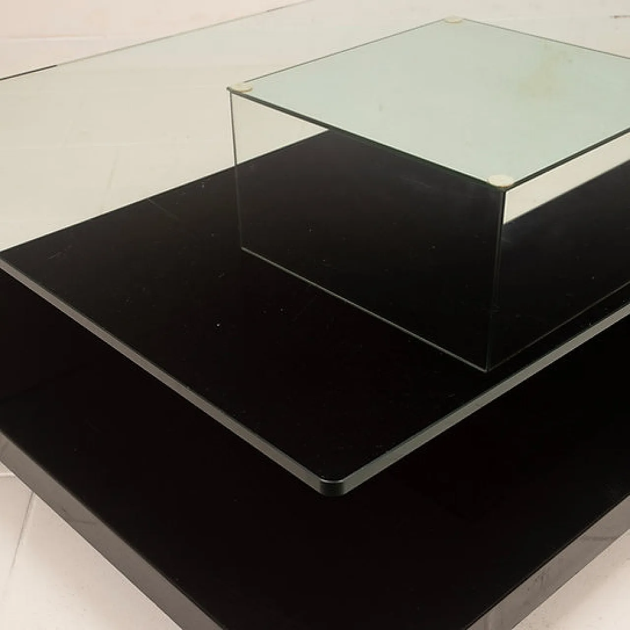 Cidue Mid Century black lacquer, mirror and glass coffee table, 1970s 2