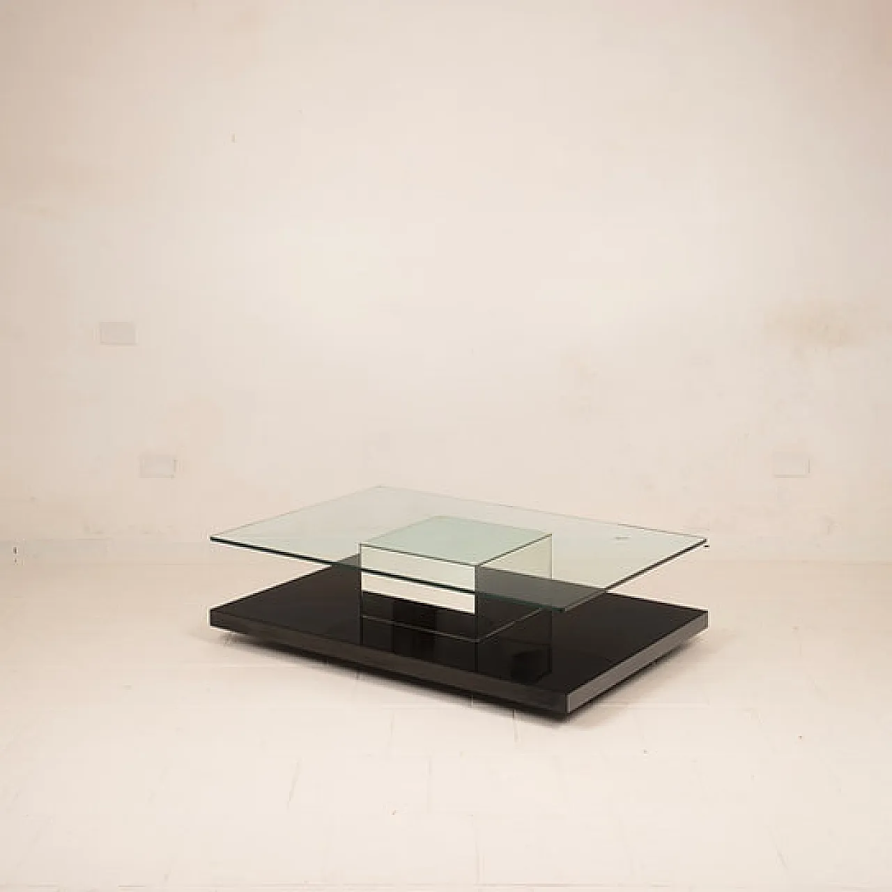 Cidue Mid Century black lacquer, mirror and glass coffee table, 1970s 4