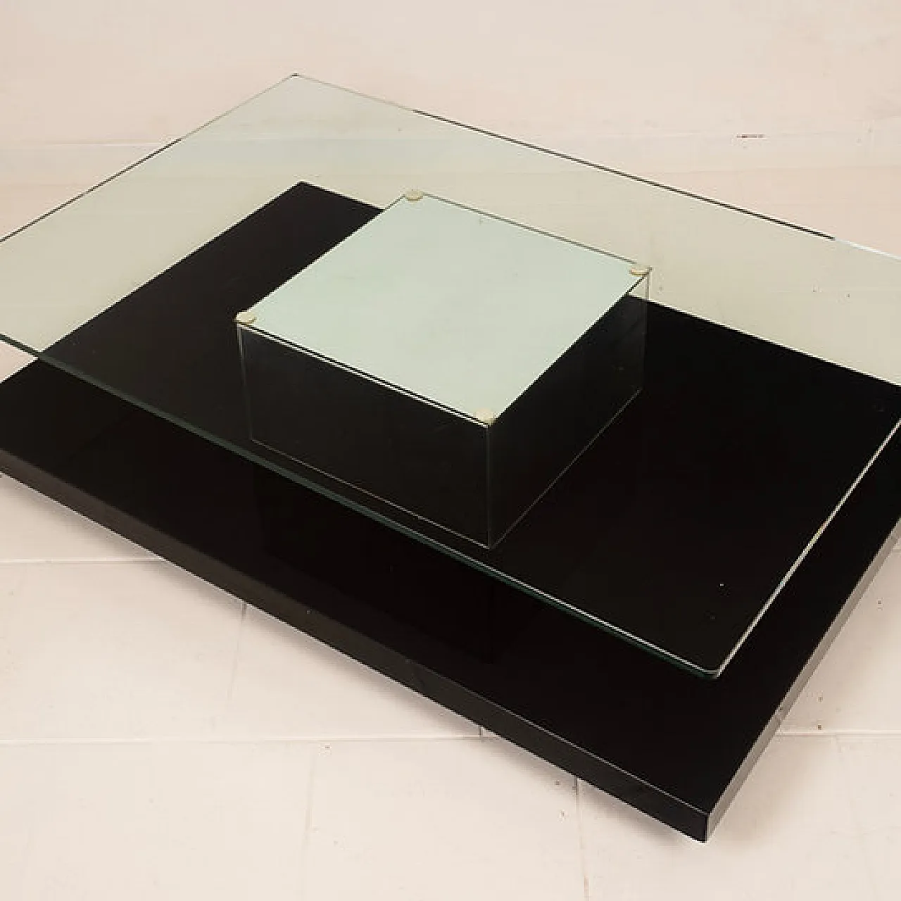 Cidue Mid Century black lacquer, mirror and glass coffee table, 1970s 5