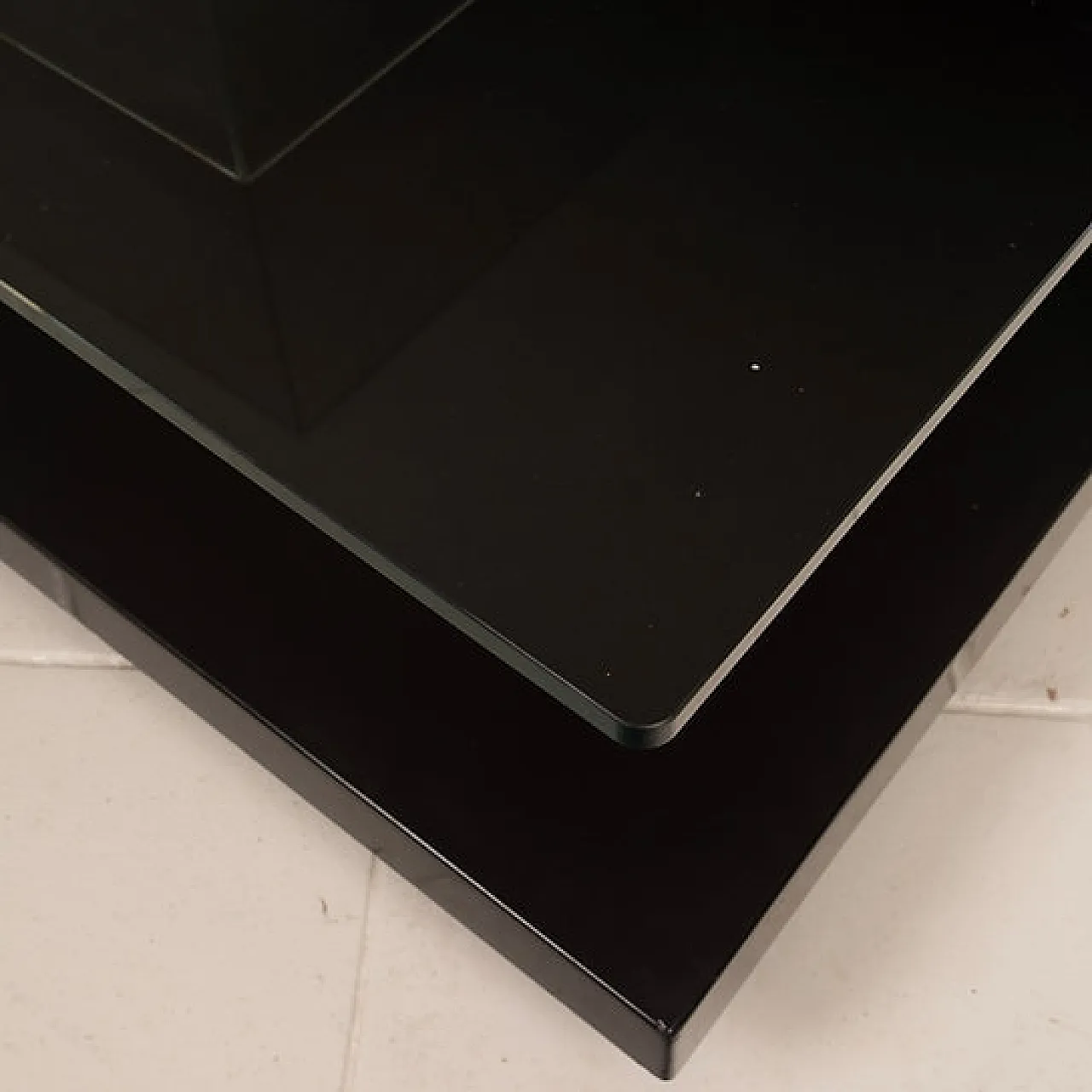 Cidue Mid Century black lacquer, mirror and glass coffee table, 1970s 7