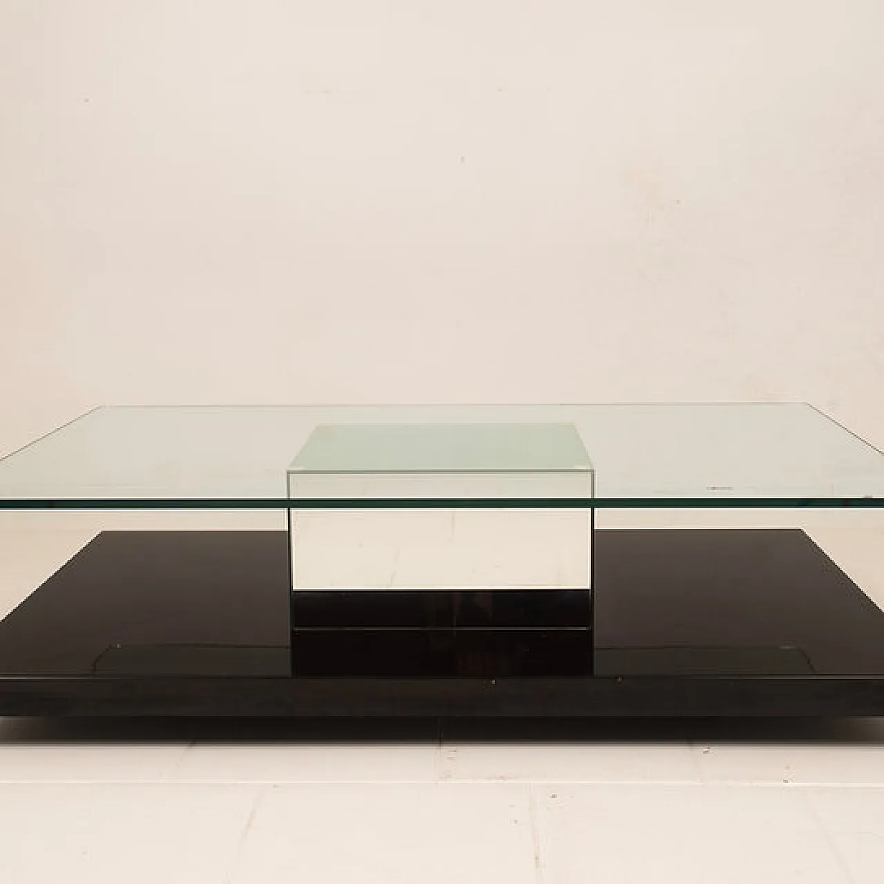 Cidue Mid Century black lacquer, mirror and glass coffee table, 1970s 9