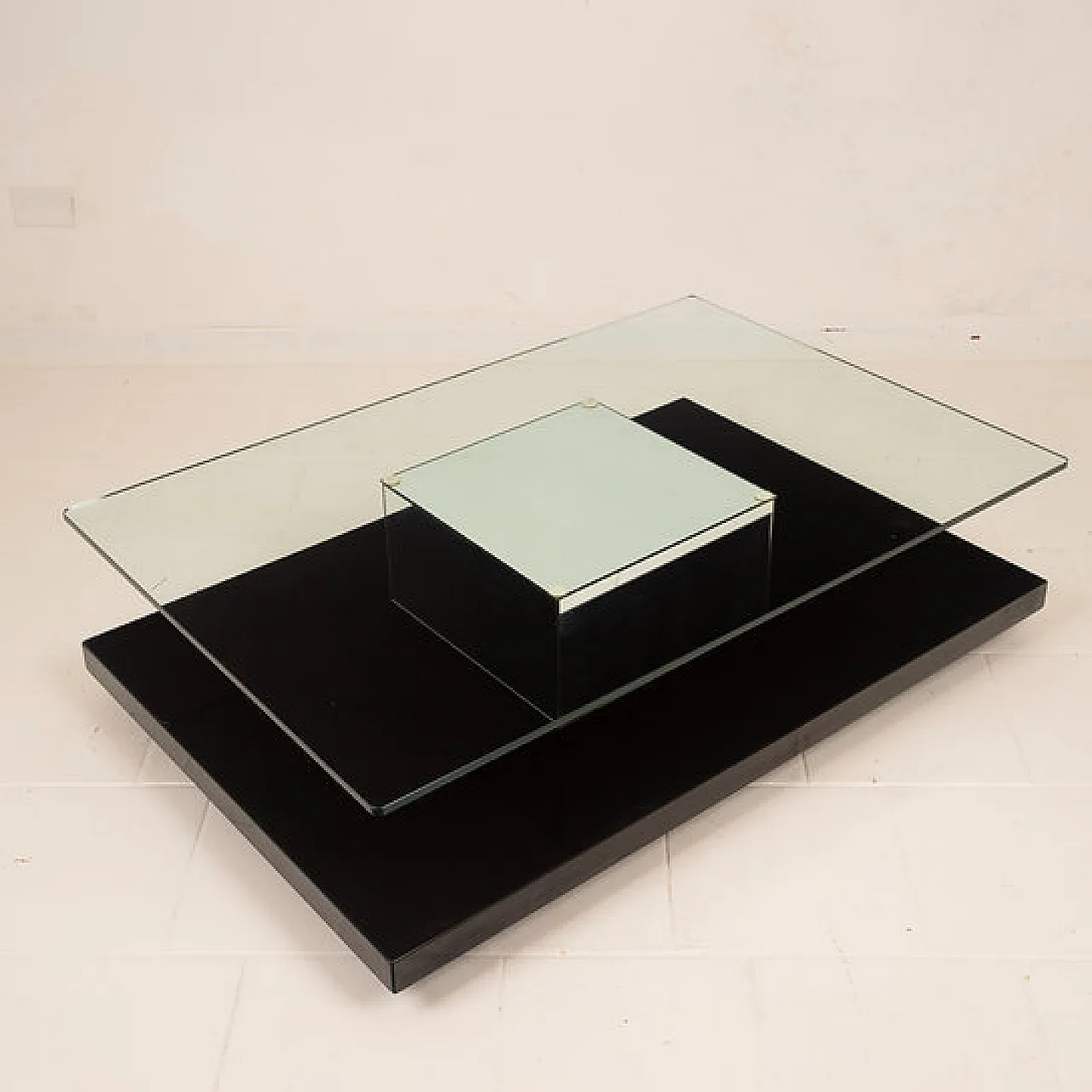 Cidue Mid Century black lacquer, mirror and glass coffee table, 1970s 13