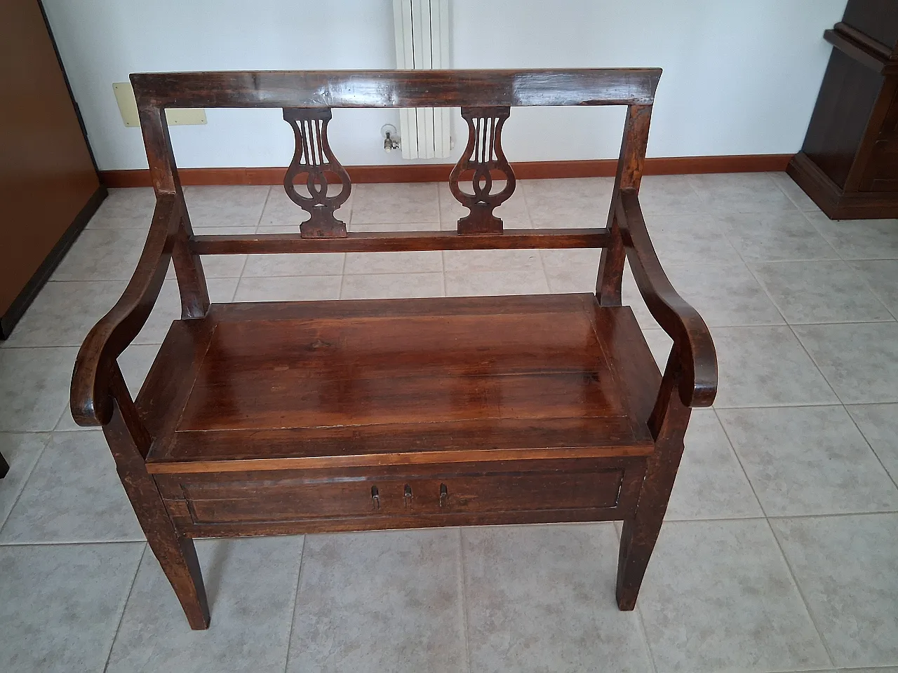 Divano in stile Neoclassico in legno con schienale a lira, anni '50 2