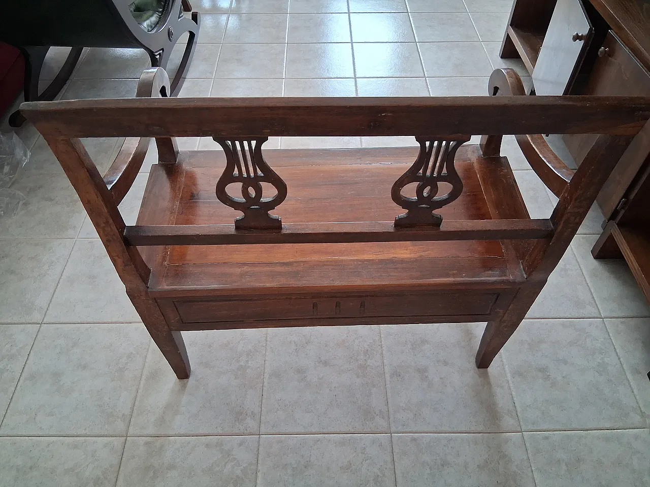 Divano in stile Neoclassico in legno con schienale a lira, anni '50 3