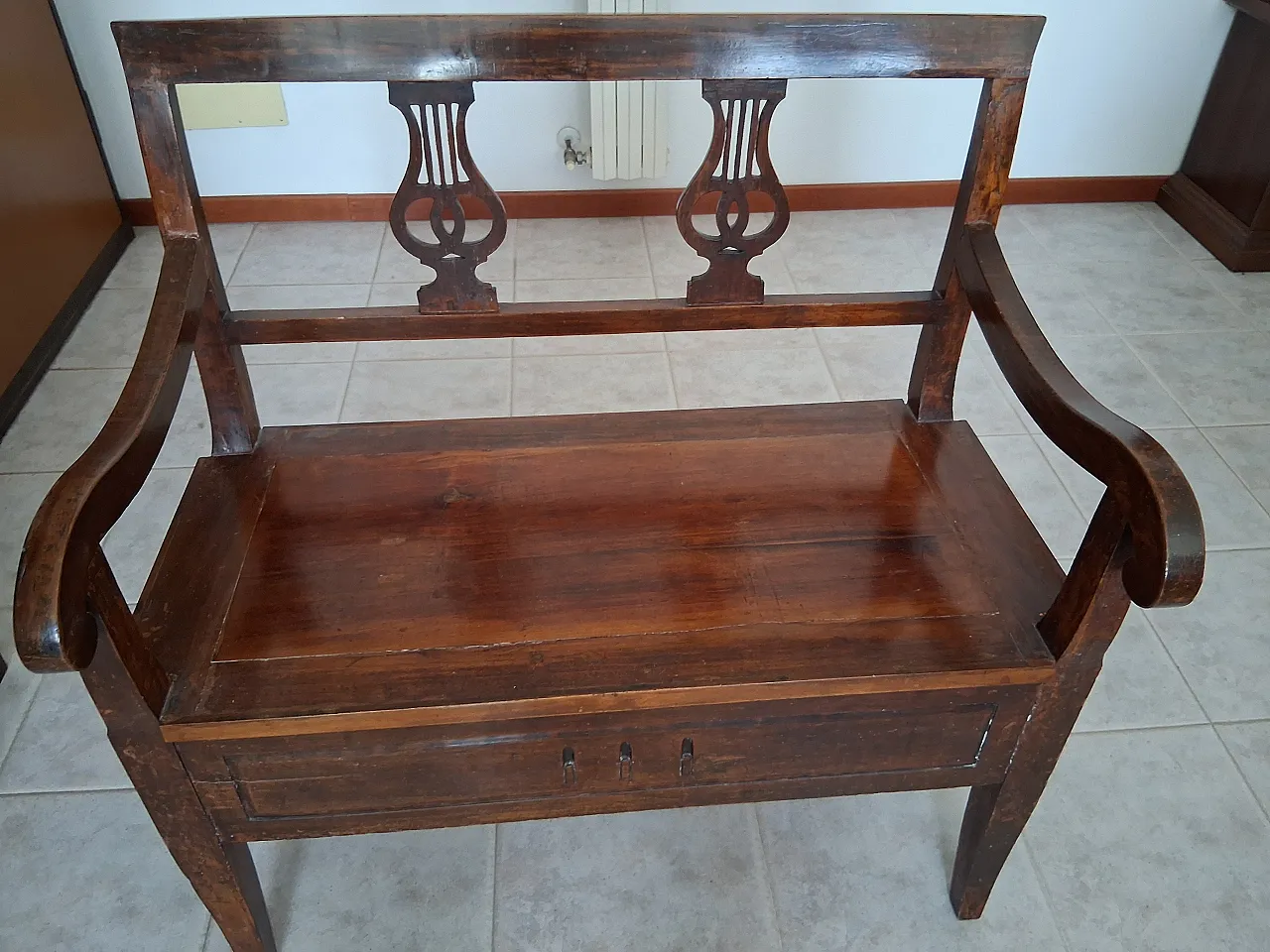 Divano in stile Neoclassico in legno con schienale a lira, anni '50 4