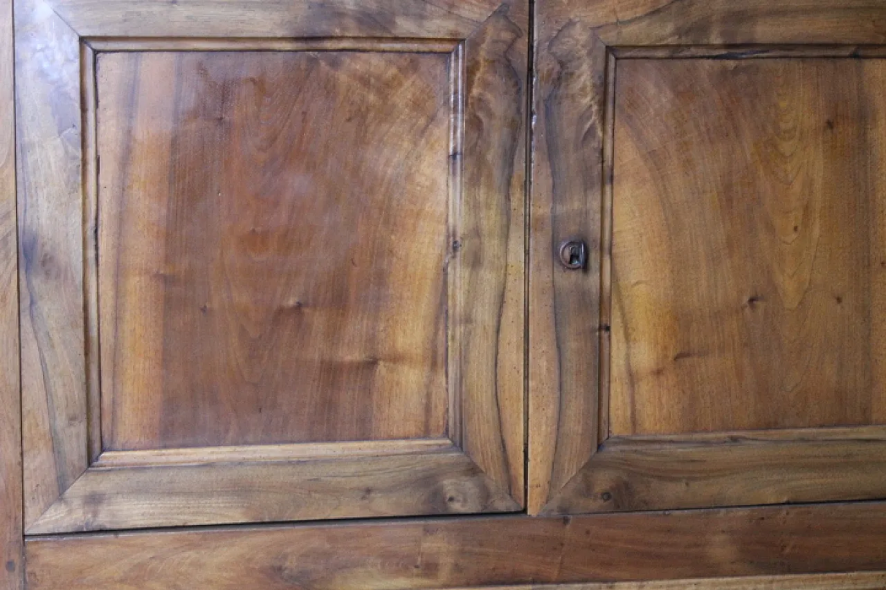 Capuchin blonde veined walnut sideboard, 19th century 2