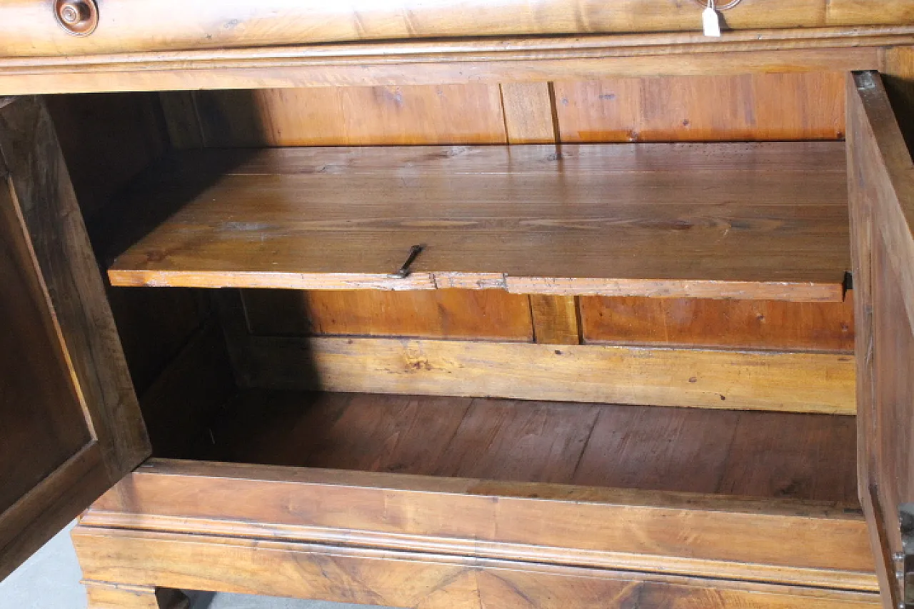 Capuchin blonde veined walnut sideboard, 19th century 4