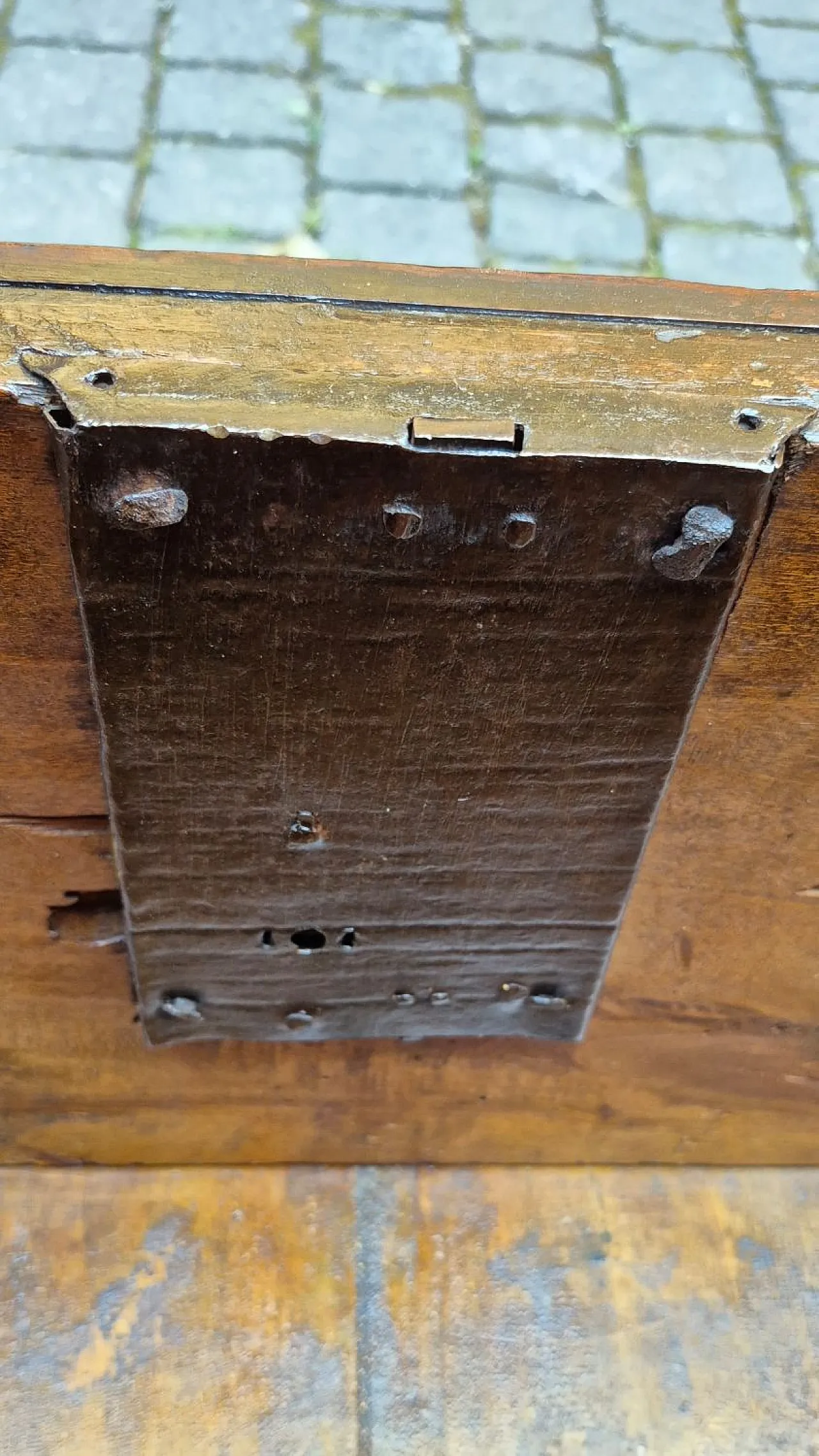 Cassettone emiliano in legno di noce, '600 9