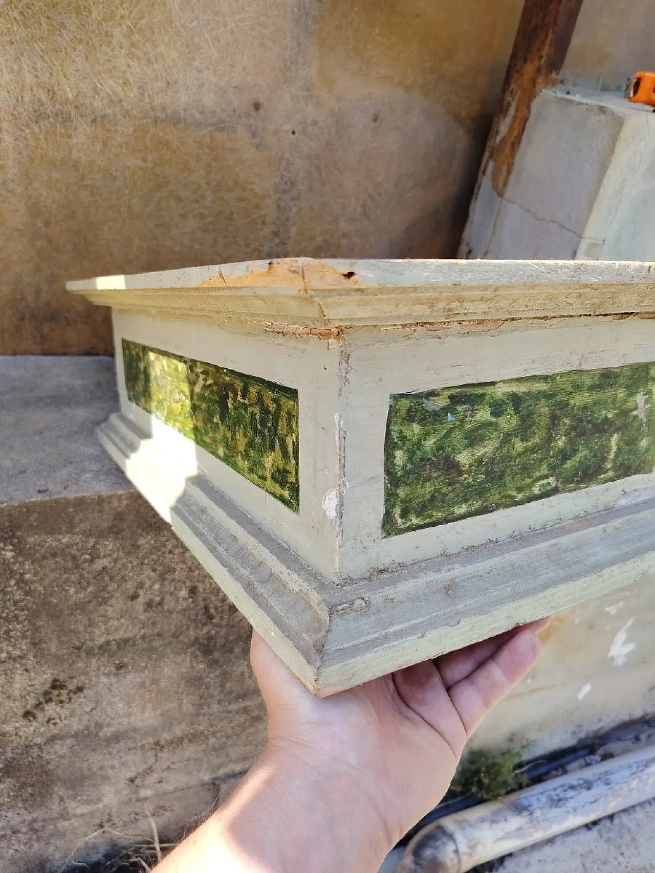 Base in legno laccato e dipinto, '700 4