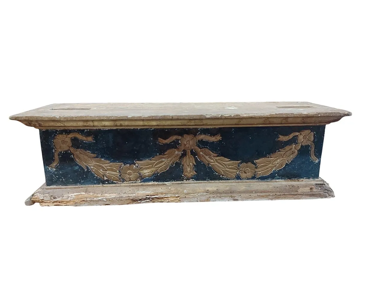 Carved and gilded wooden base lacquered in blue, 18th century 12