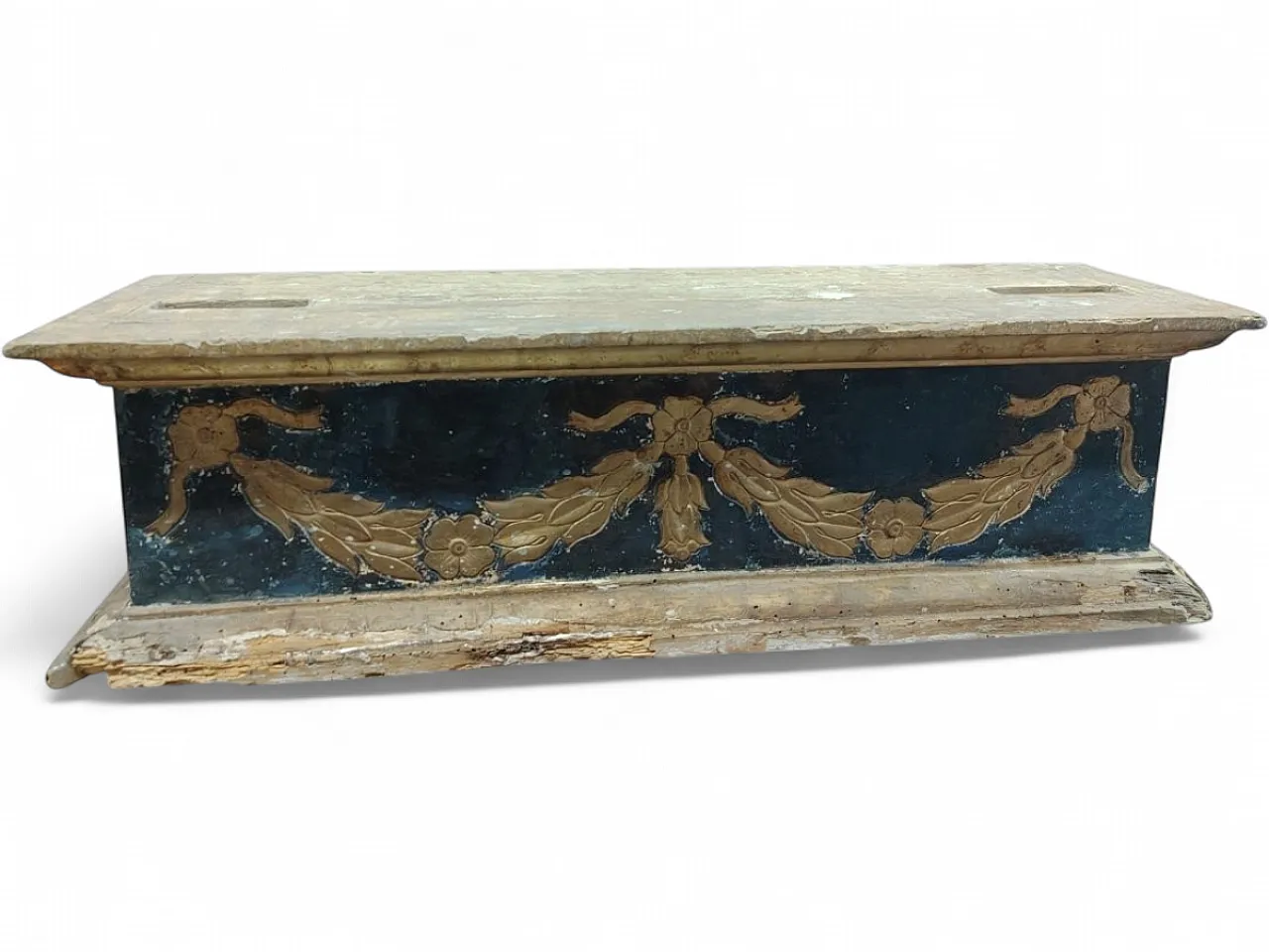 Carved and gilded wooden base lacquered in blue, 18th century 13