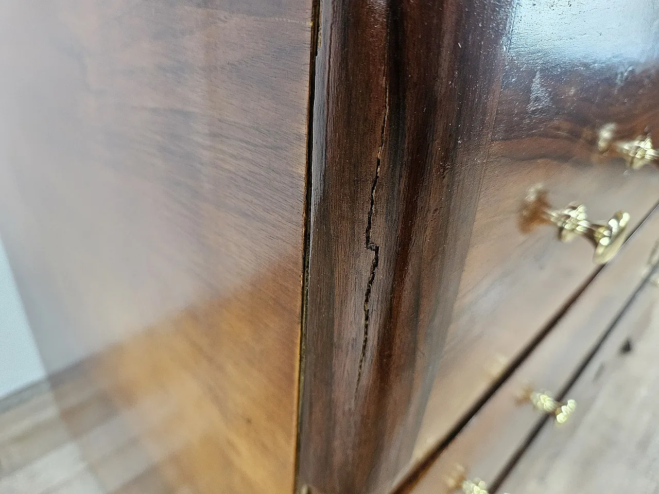 Comò Art Decò in piuma di noce e ottone 9