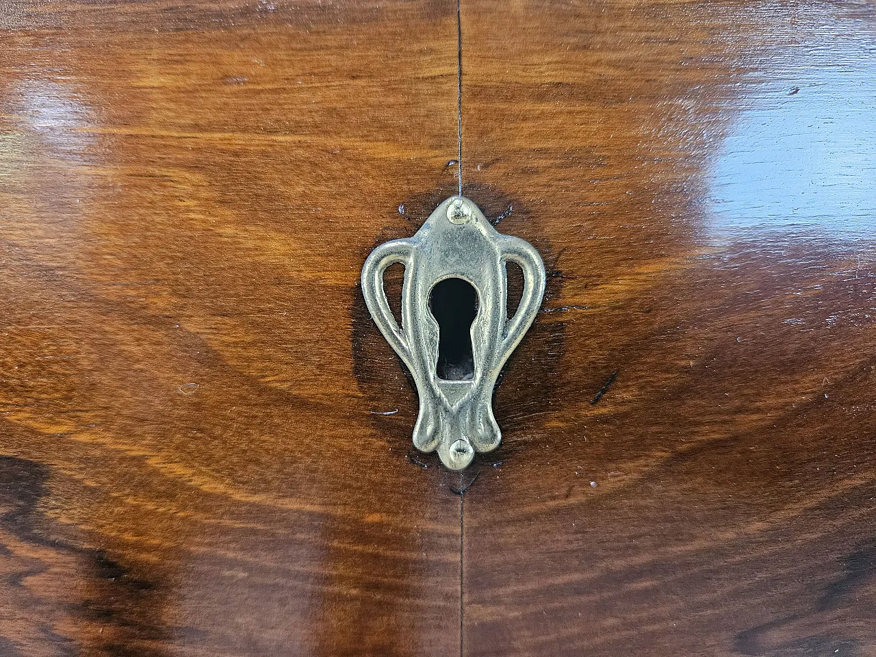 Comò Art Decò in piuma di noce e ottone 11
