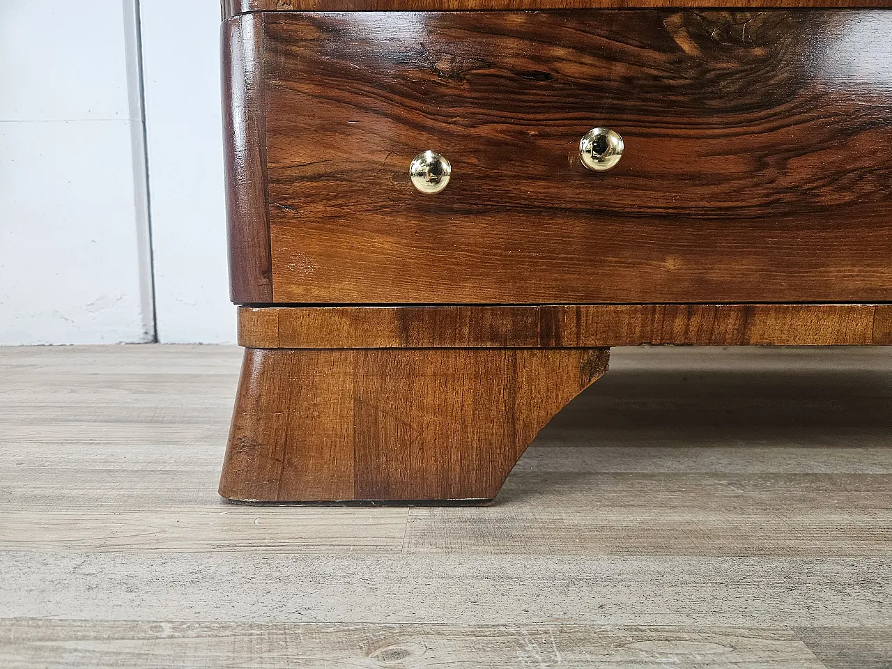 Comò Art Decò in piuma di noce e ottone 17