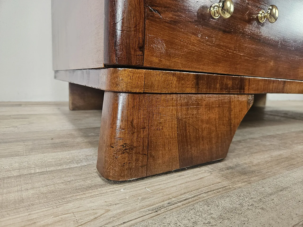 Comò Art Decò in piuma di noce e ottone 18