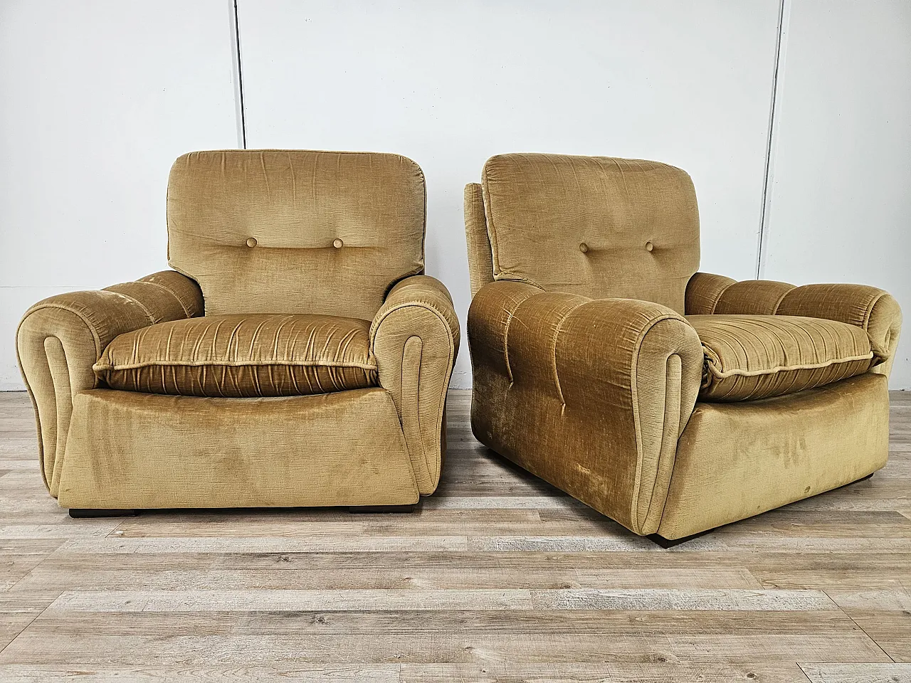 Coppia di poltrone italiane in stoffa, anni '70 1