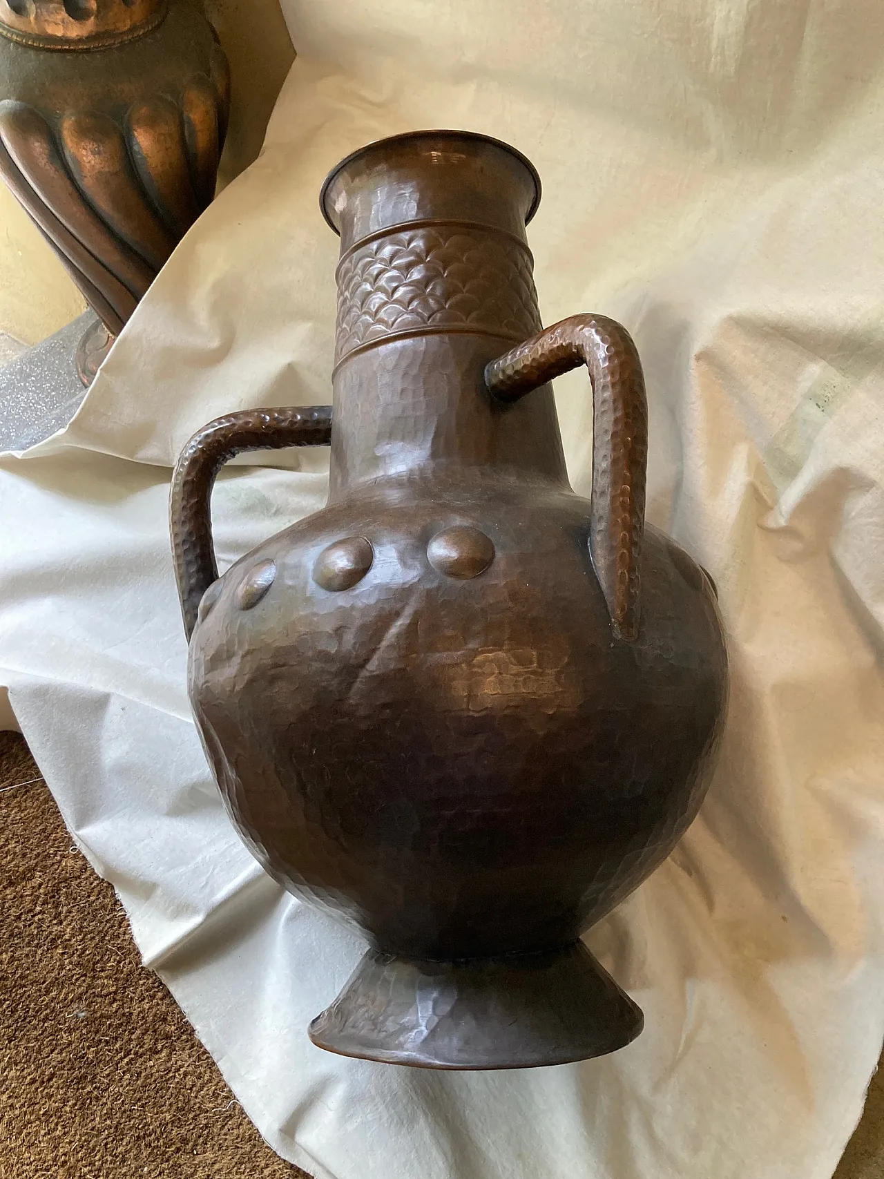 Pair of large sculptural copper amphorae, anni '20 3