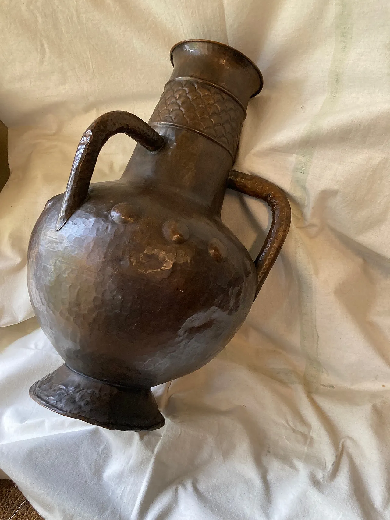 Pair of large sculptural copper amphorae, anni '20 7