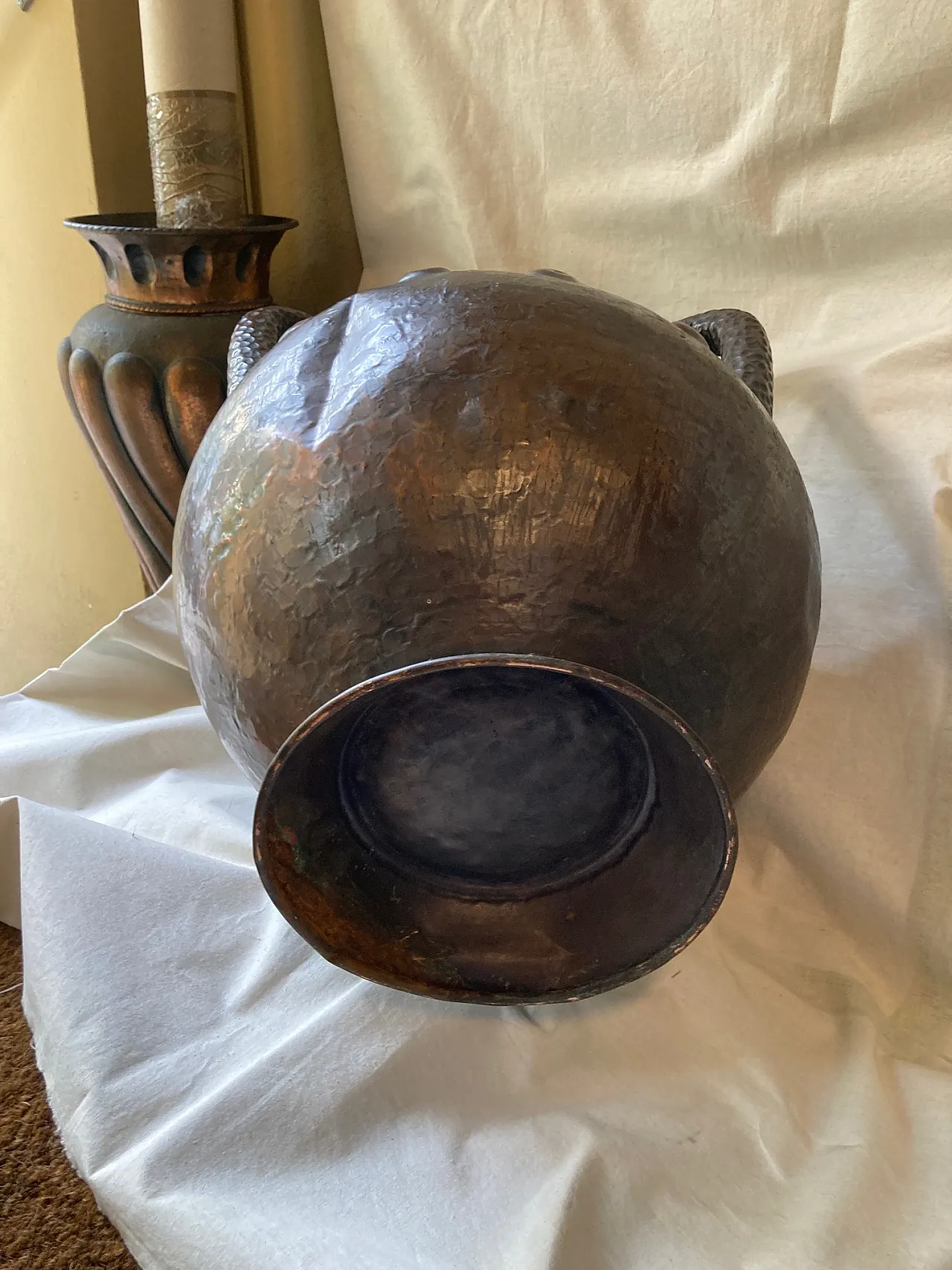 Pair of large sculptural copper amphorae, anni '20 8