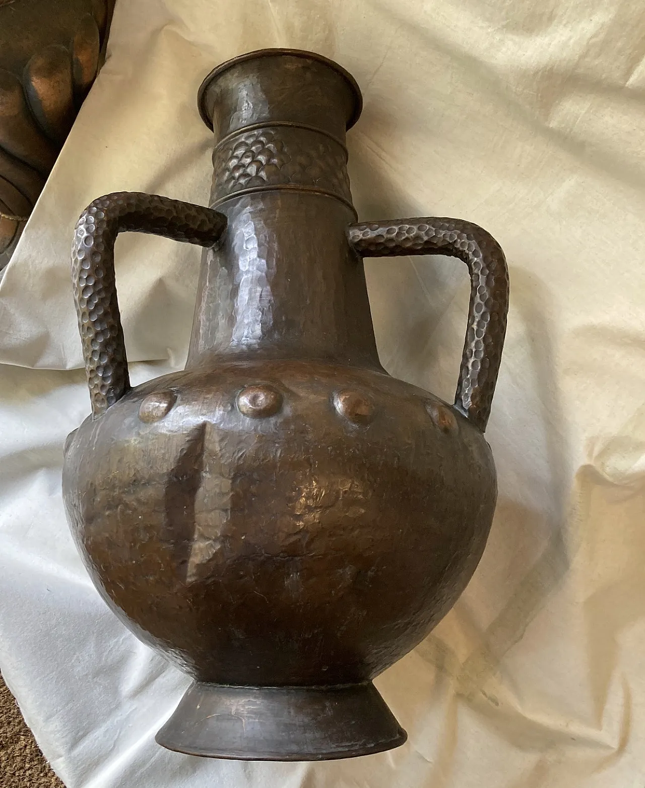 Pair of large sculptural copper amphorae, anni '20 9