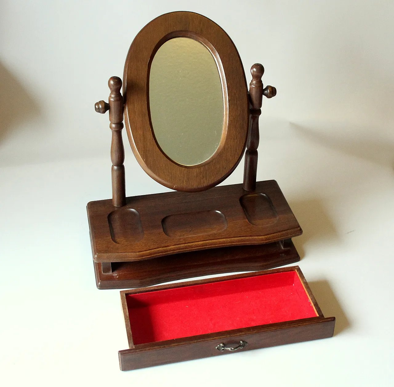 Piccolo specchio cosmetico/per il trucco con un cassetto, anni '80 4
