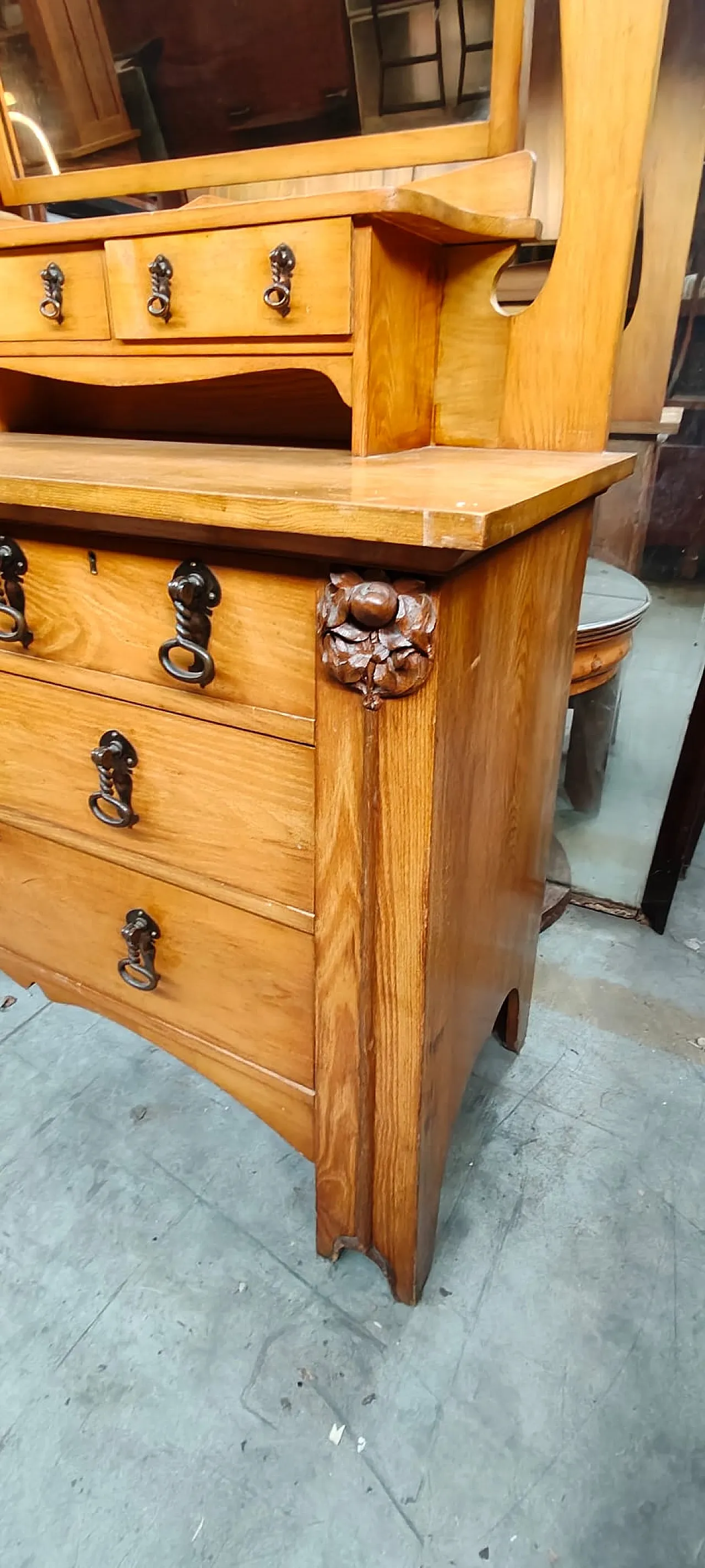 Chest of drawers with mirror and in ash wood from the early 1900s 2