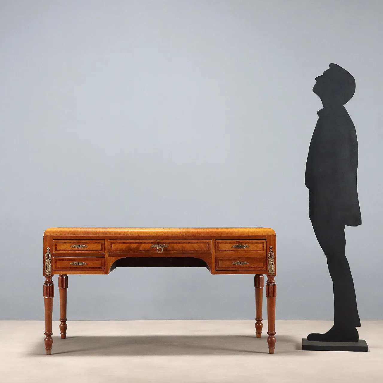 Mahogany desk with mahogany burl threads, 20th century 2