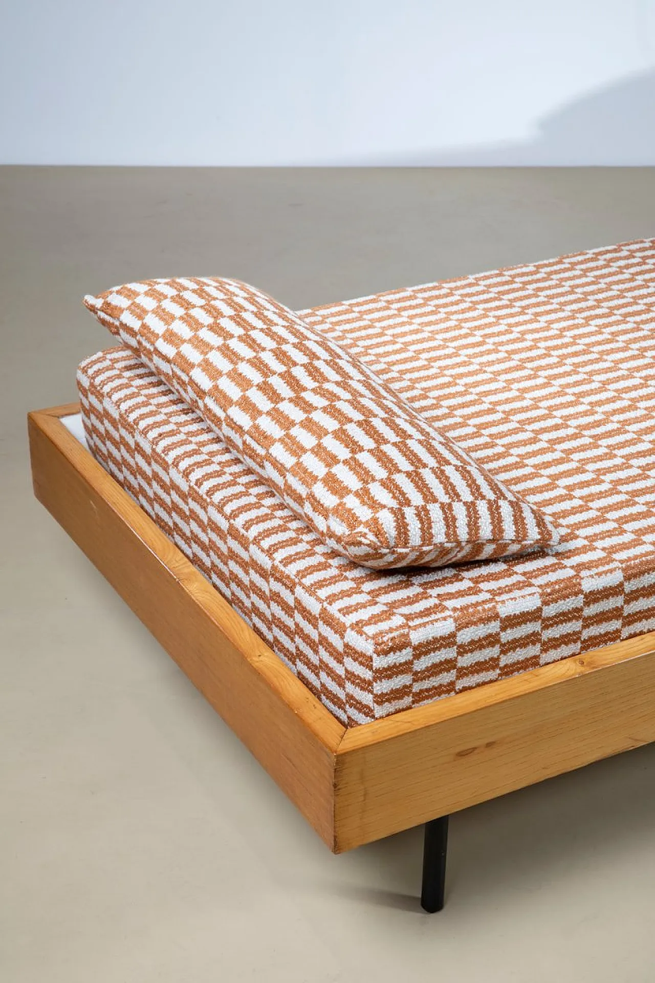 Mid-Century Modern daybed in beech and metal, 1950s 4