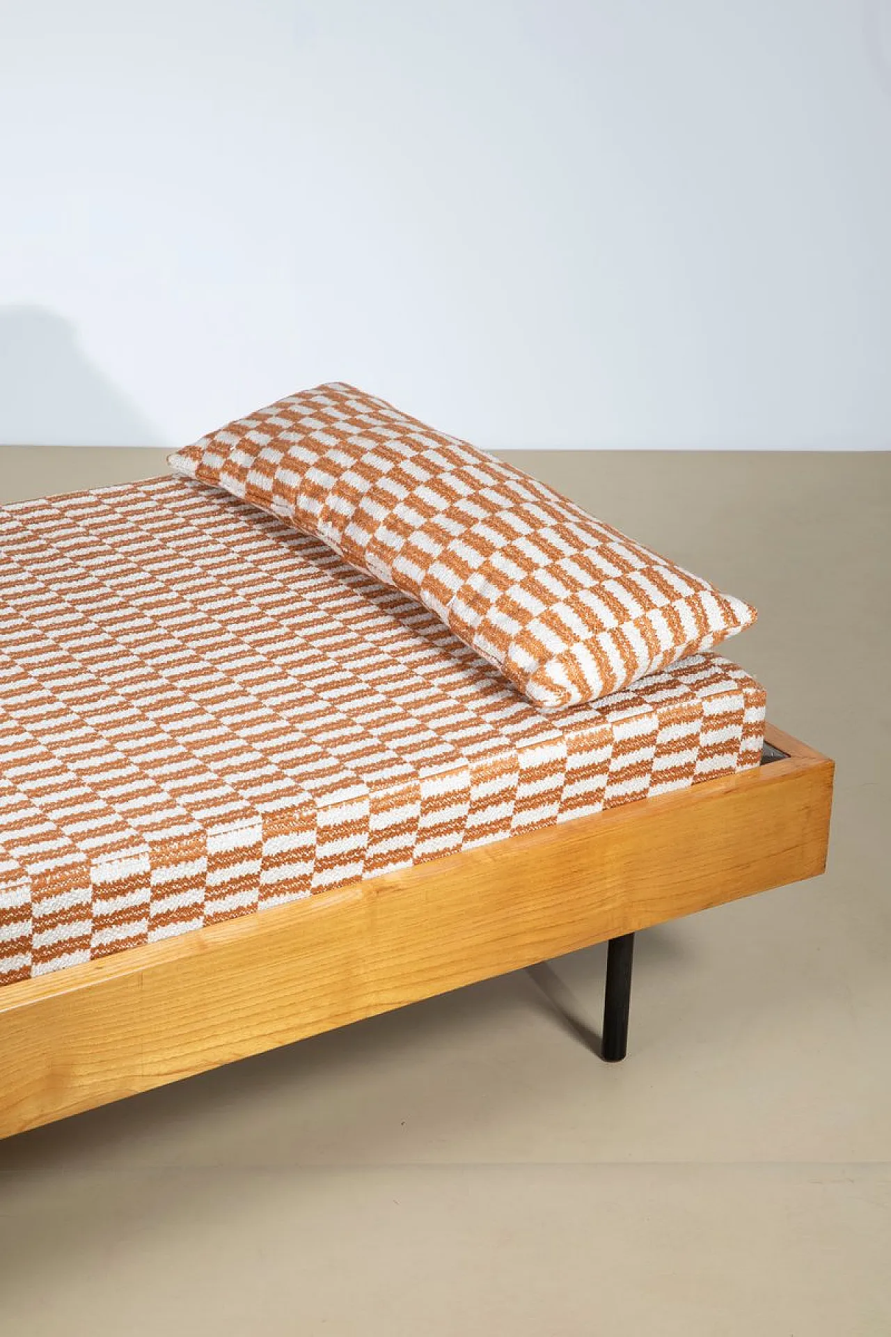 Mid-Century Modern daybed in beech and metal, 1950s 5
