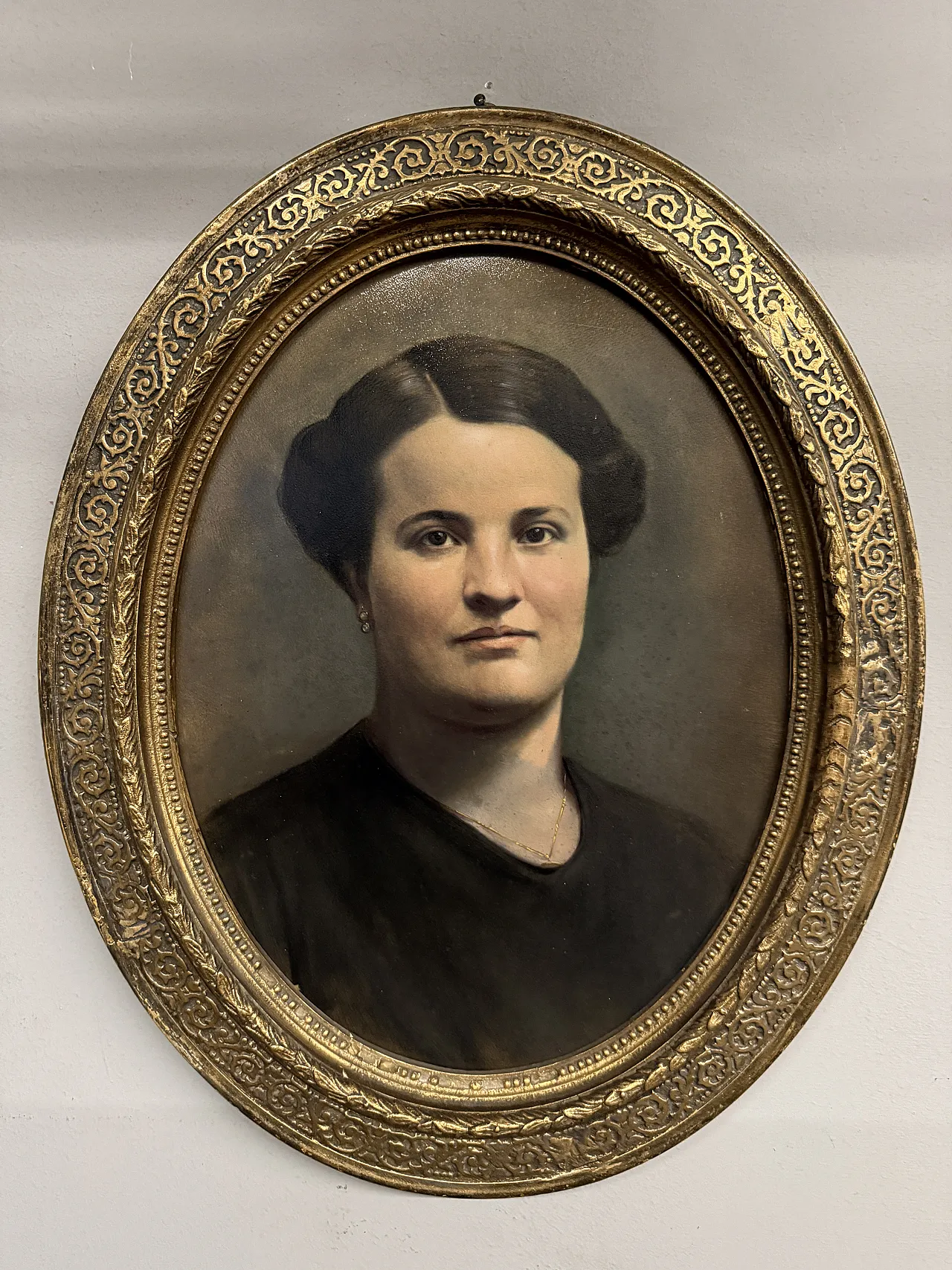 Dipinto olio su tavola ovale raffigurante donna, '800 1