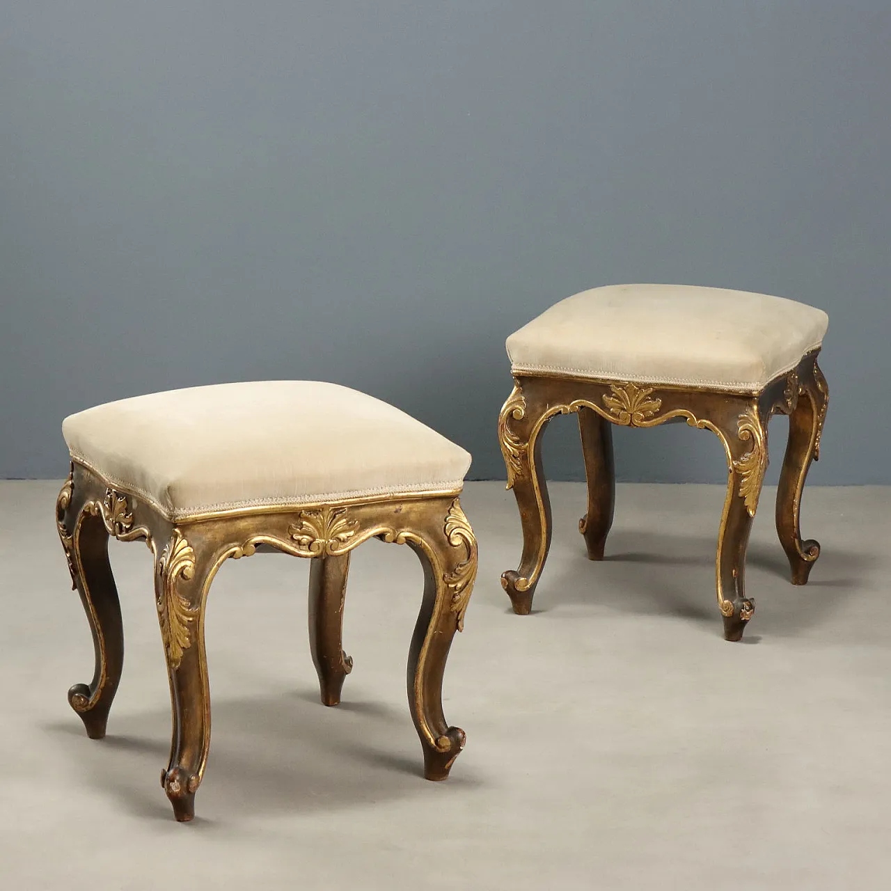 Pair of Eclectic stools in carved and gilded wood, 19th century 1