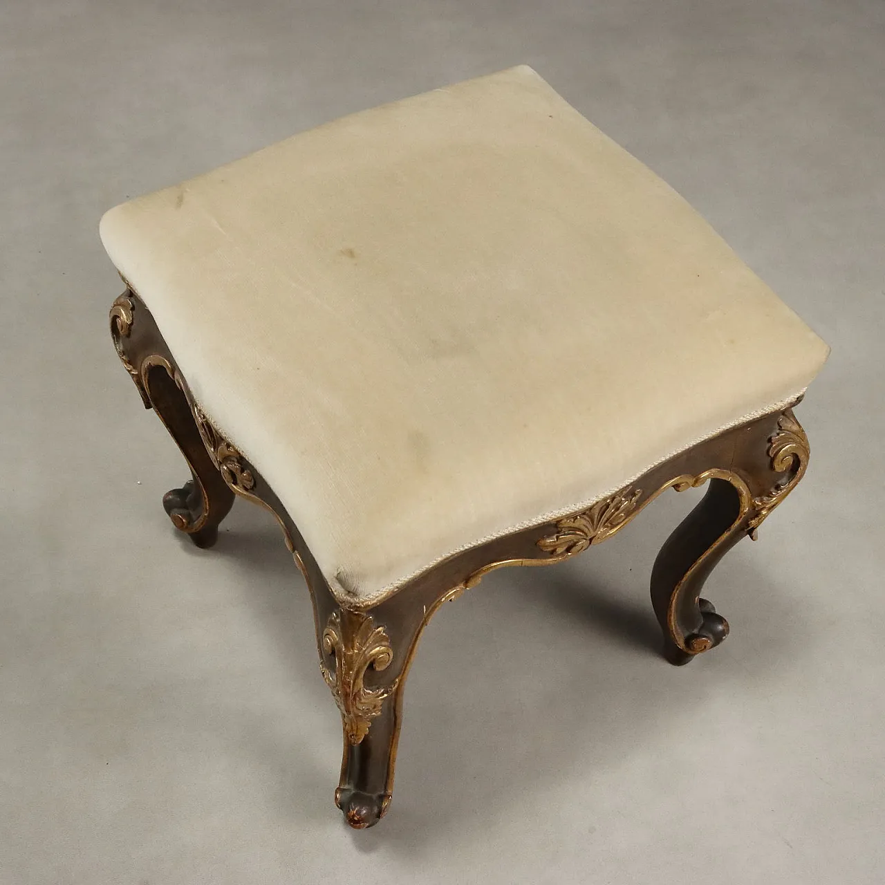 Pair of Eclectic stools in carved and gilded wood, 19th century 7