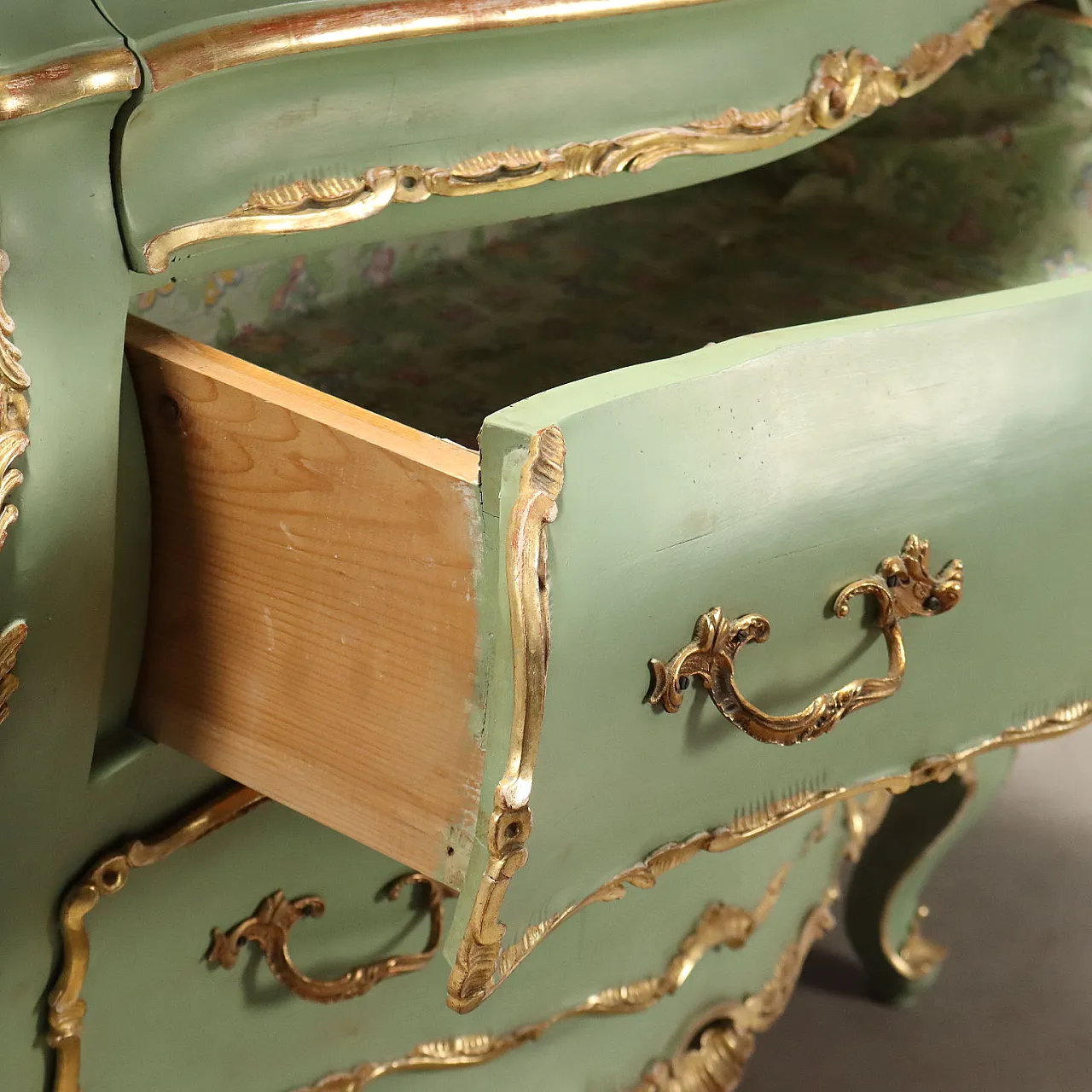Lacquered and gilded Baroque style chest of drawers, 19th century 3